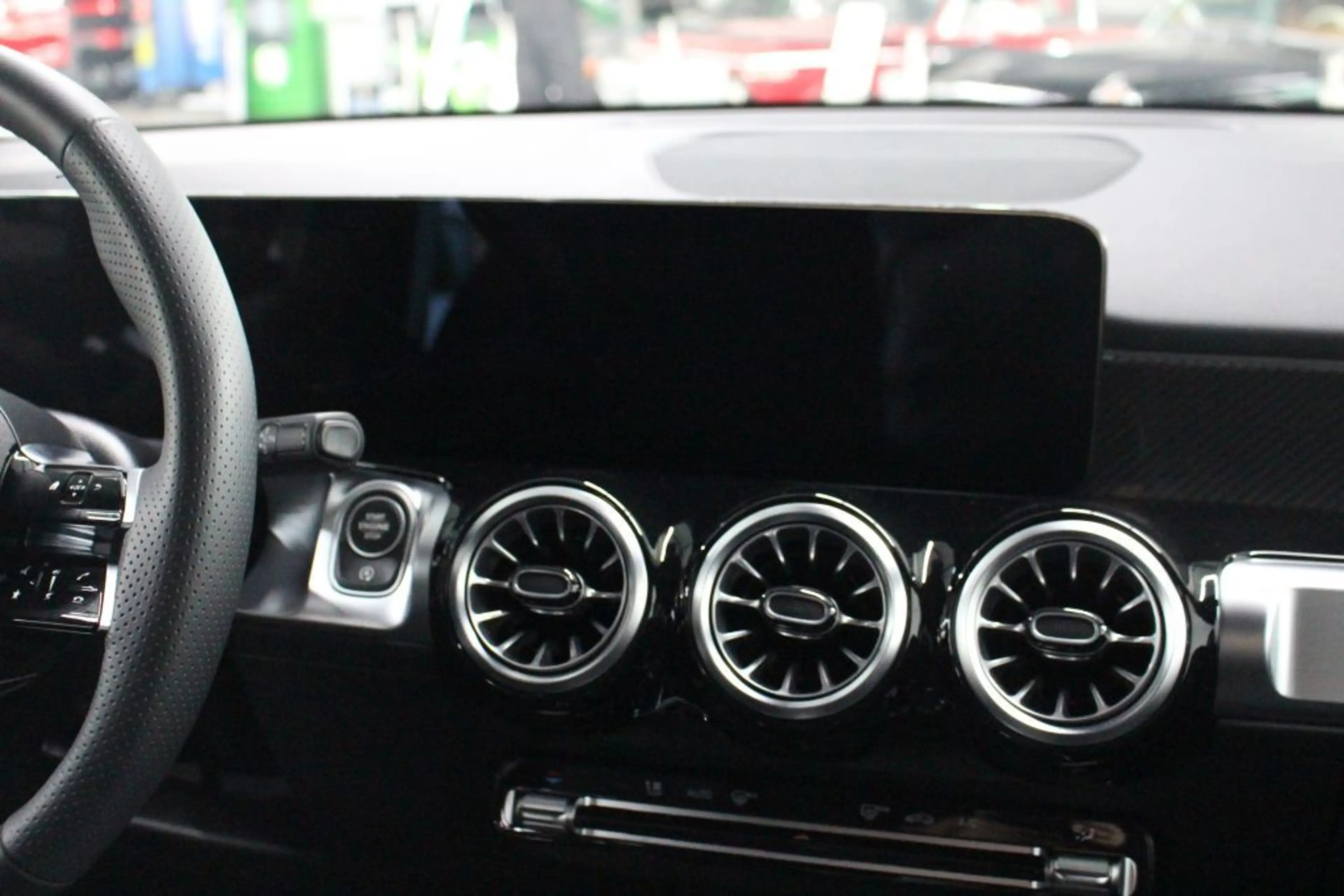 Mercedes-Benz GLB 200 d 4M AMG NIGHT 360 Kamera MULTIBEAM AHK — photo 14