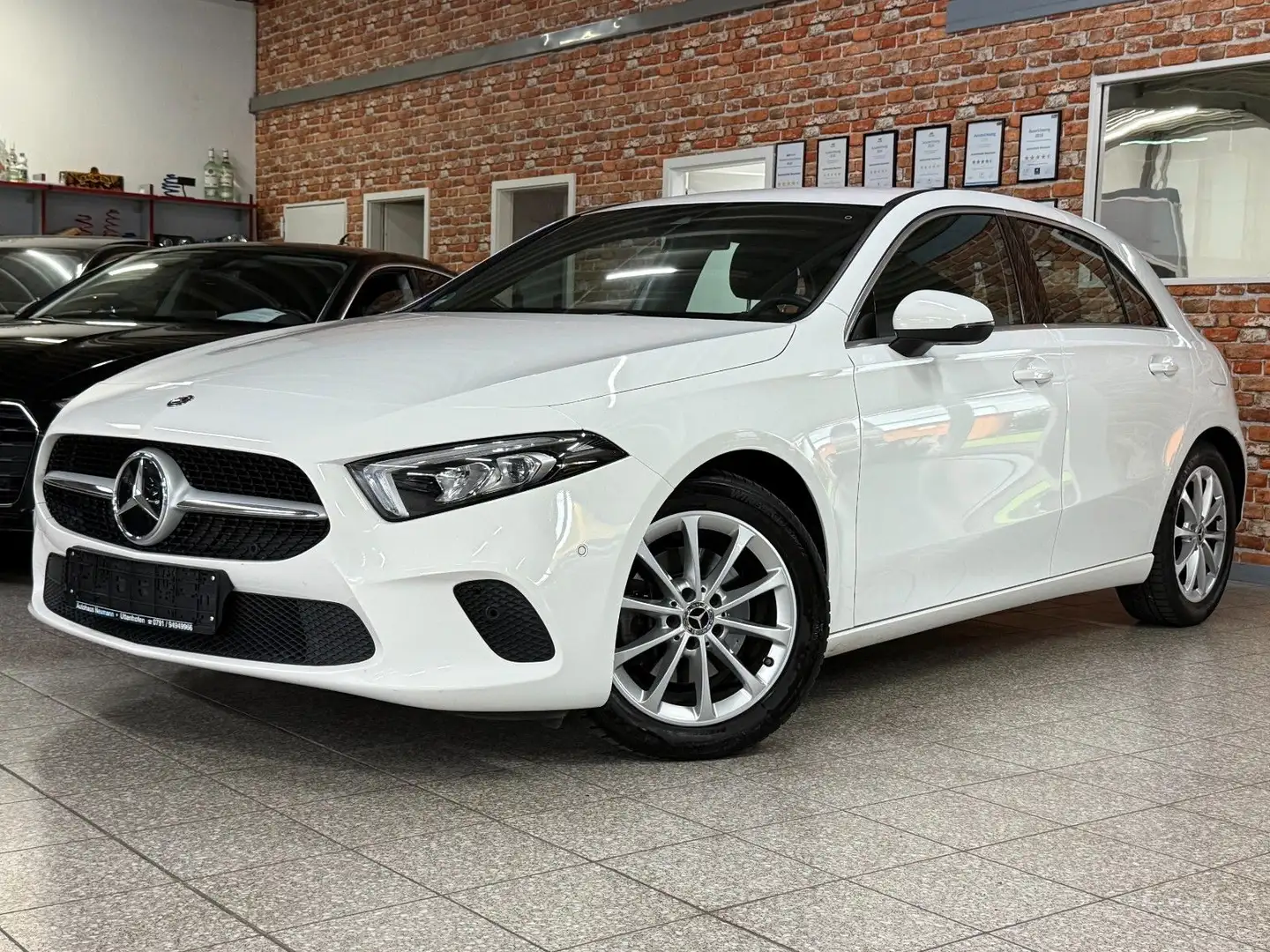 Mercedes-Benz A 200 -Navi-LED-Teilleder-Virtual-PDC-SHZ Weiß - 1
