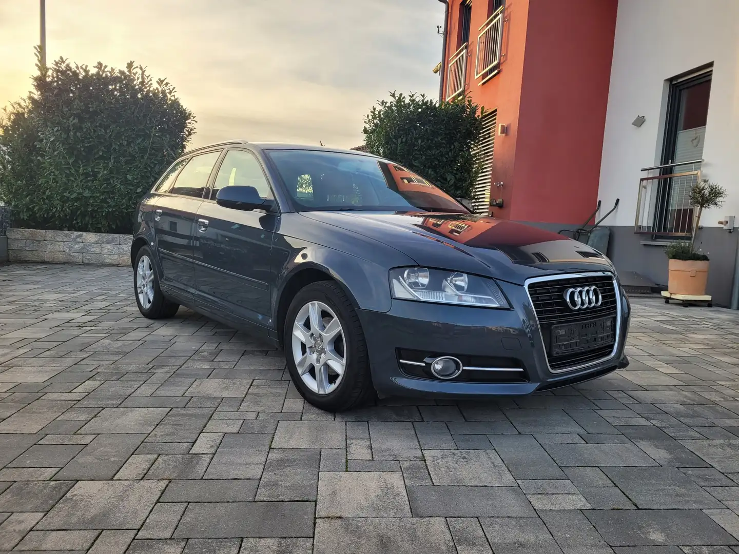 Audi A3 1.2 TFSI Attraction Grau - 2