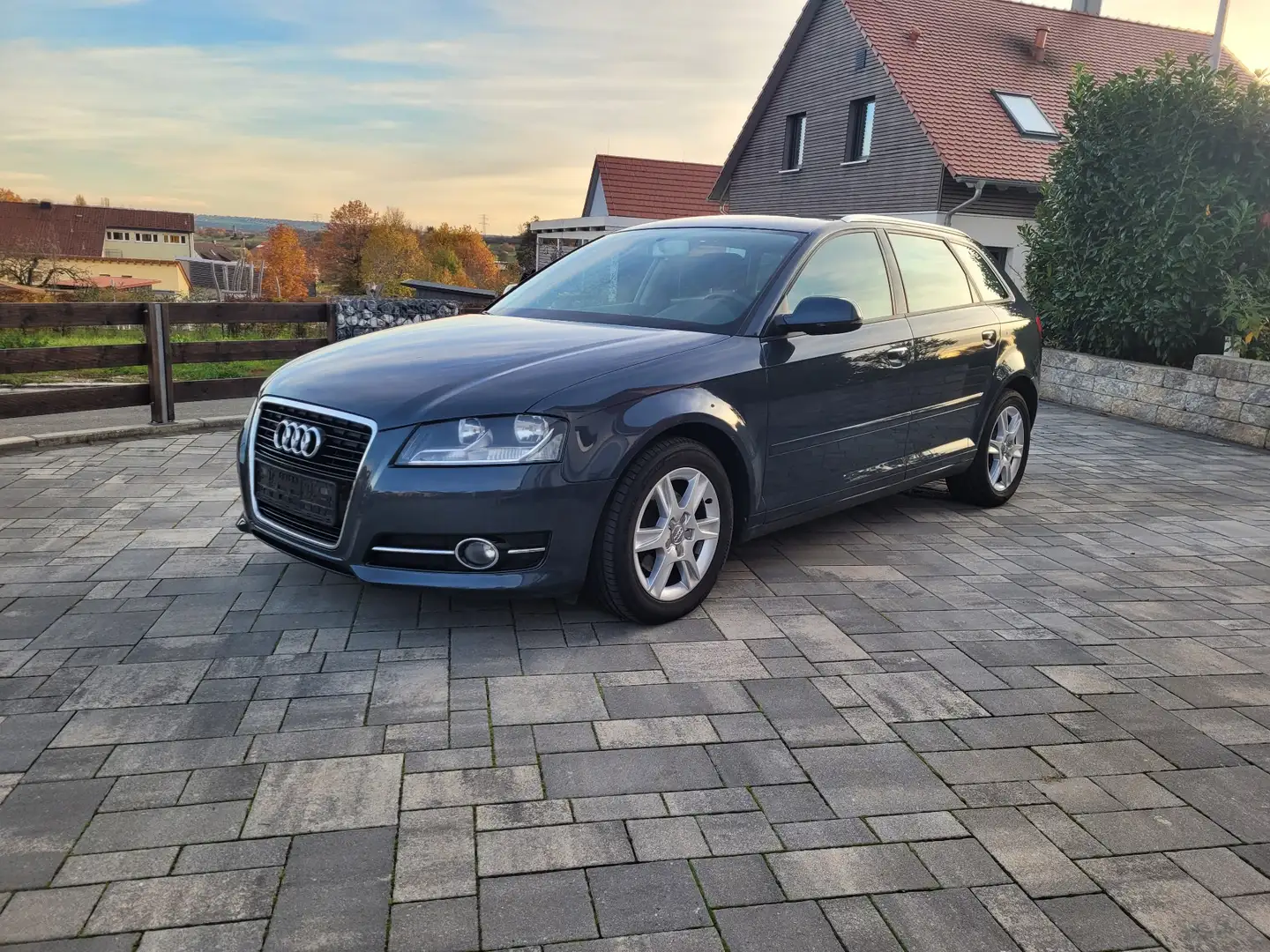 Audi A3 1.2 TFSI Attraction Grau - 1