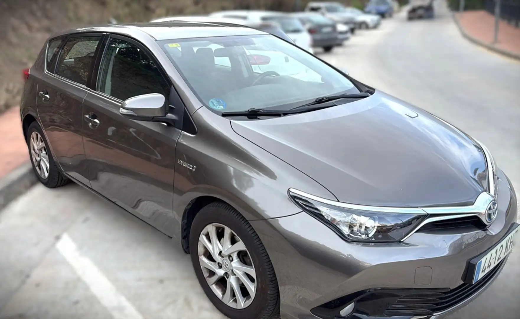 Toyota Auris Touring Sports hybrid 140H Advance Negro - 1