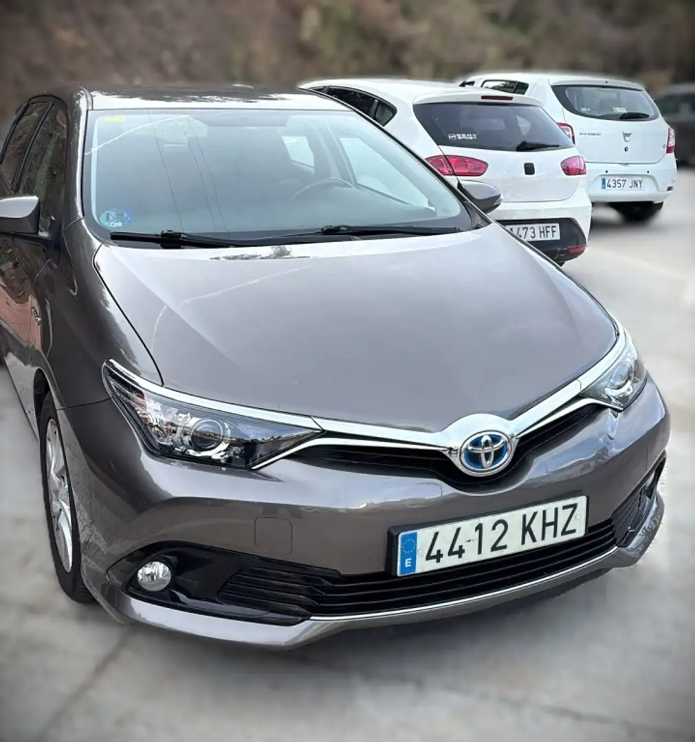Toyota Auris Touring Sports hybrid 140H Advance Negro - 2