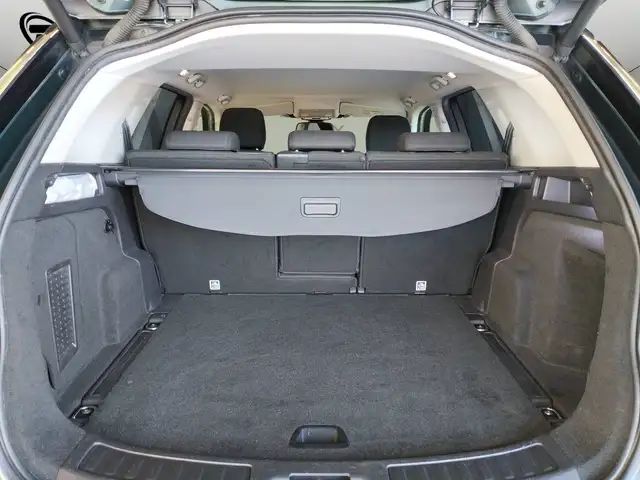 Land Rover Discovery Sport view 11