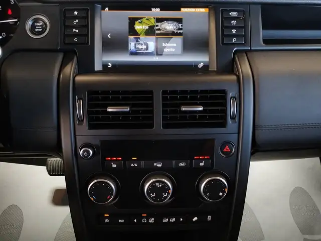 Land Rover Discovery Sport view 17