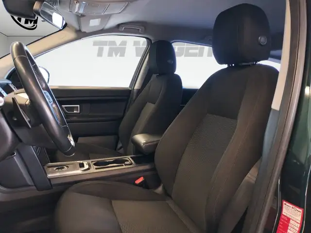 Land Rover Discovery Sport view 9