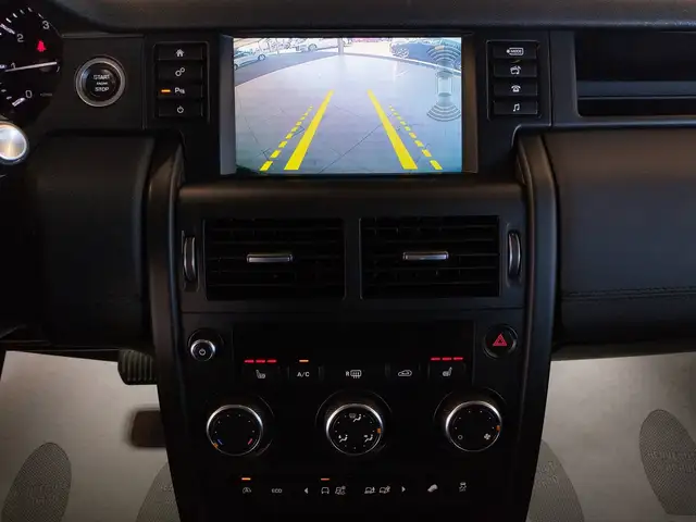 Land Rover Discovery Sport view 18