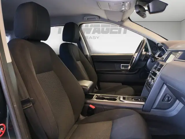 Land Rover Discovery Sport view 13