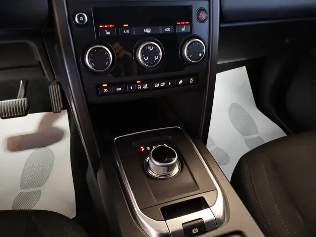 Land Rover Discovery Sport view 16