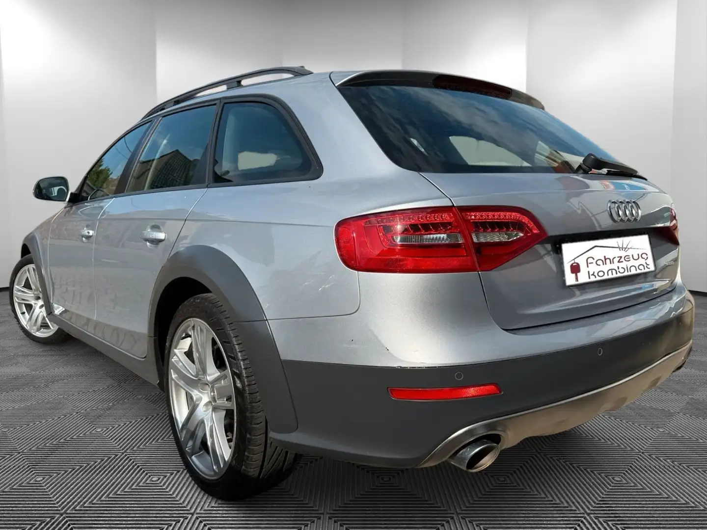 Audi A4 Allroad quattro 3.0 TDI*TÜV NEU*NAVI*AUTOMATI Zilver - 2
