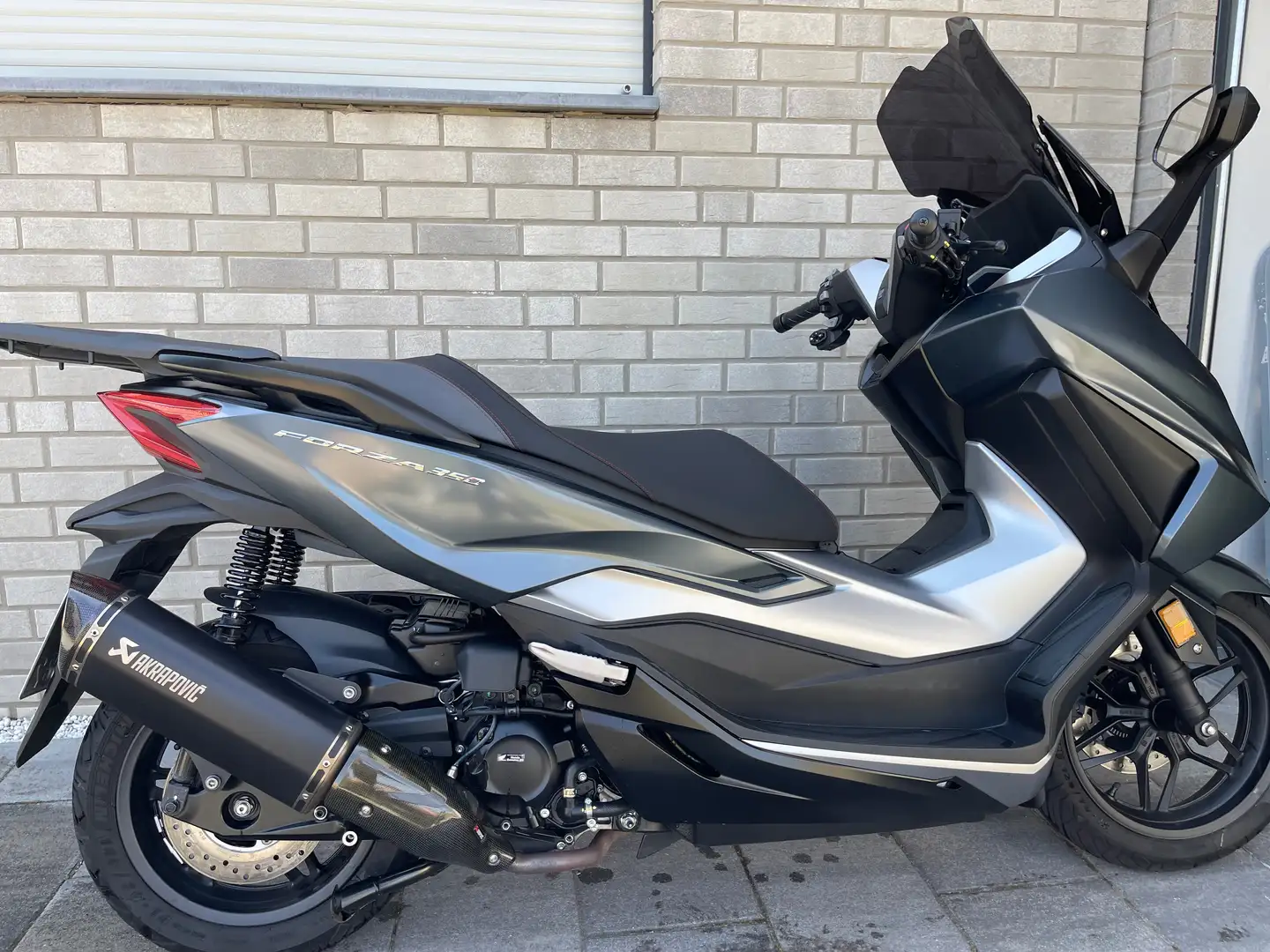 Honda Forza 350 Spezial Edition Akrapovic Szary - 1