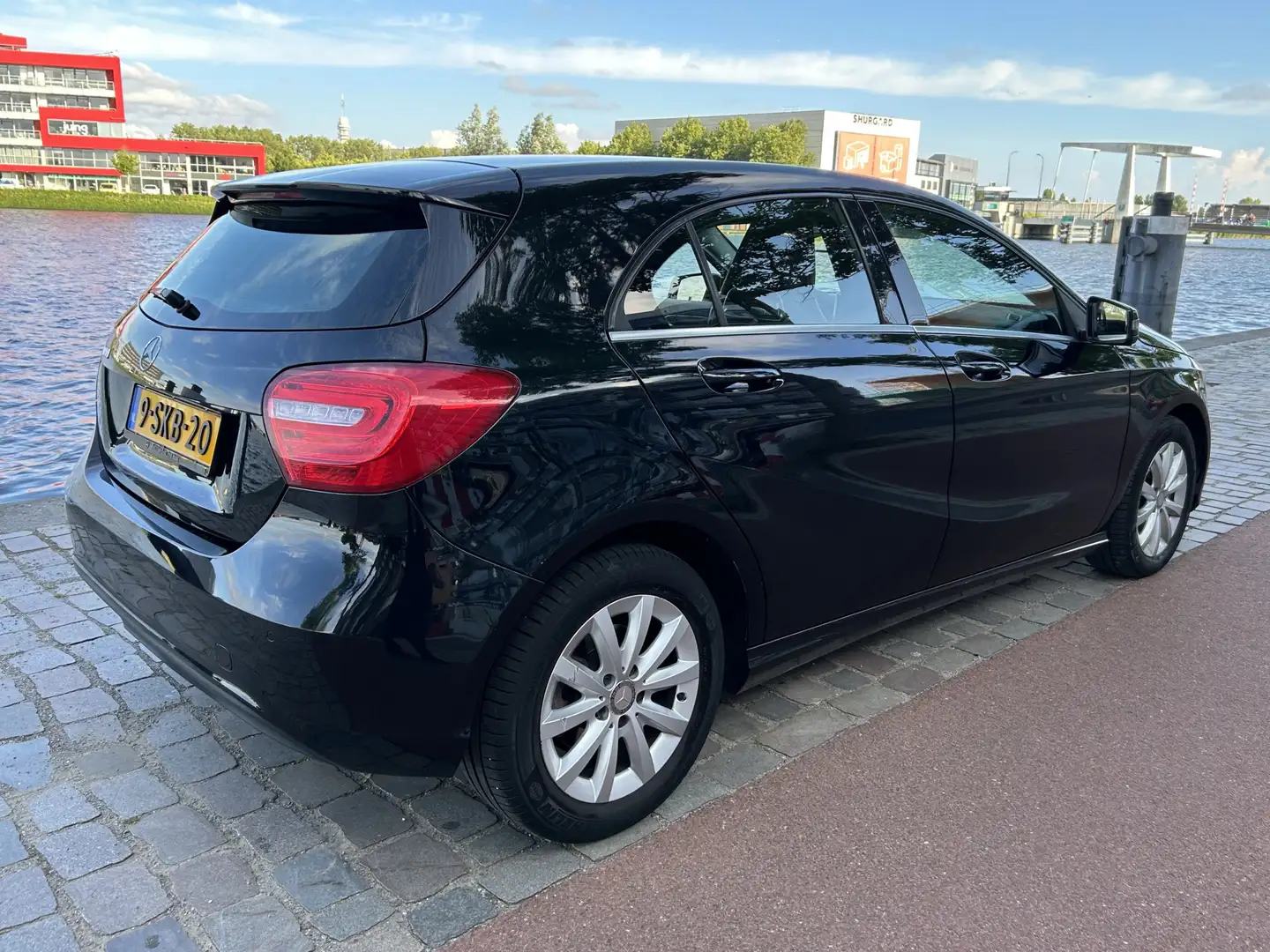 Mercedes-Benz A 180 Ambition Automaat Navi Airco/ecc Zwart - 2