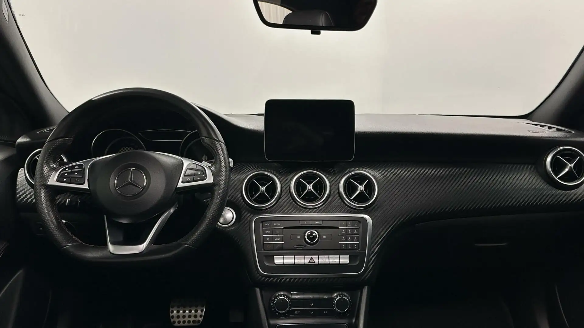 Mercedes-Benz A 180 d Business Solution AMG NAVI PANO Blauw - 2