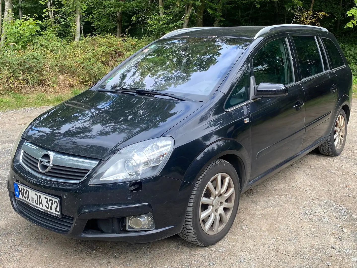 Opel Zafira Zafira Diesel 1.9 CDTI Automatik Edition Noir - 1