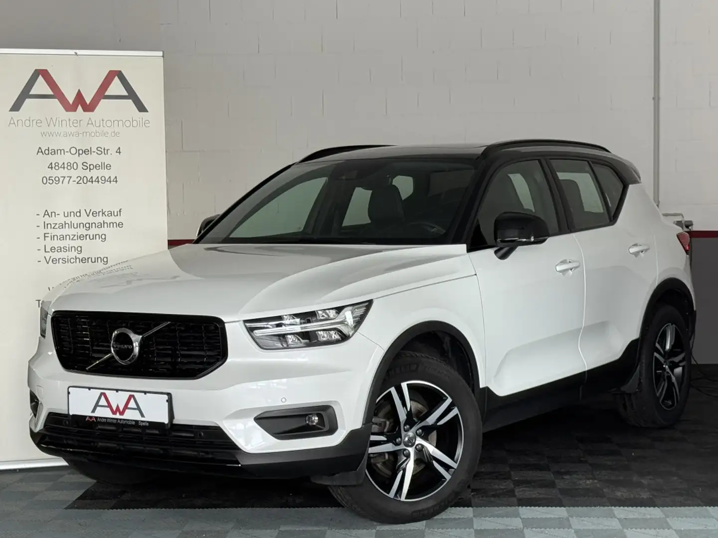 Volvo XC40 T4 R Design AWD Pano Leder ACC AHK HarmanK. Weiß - 1