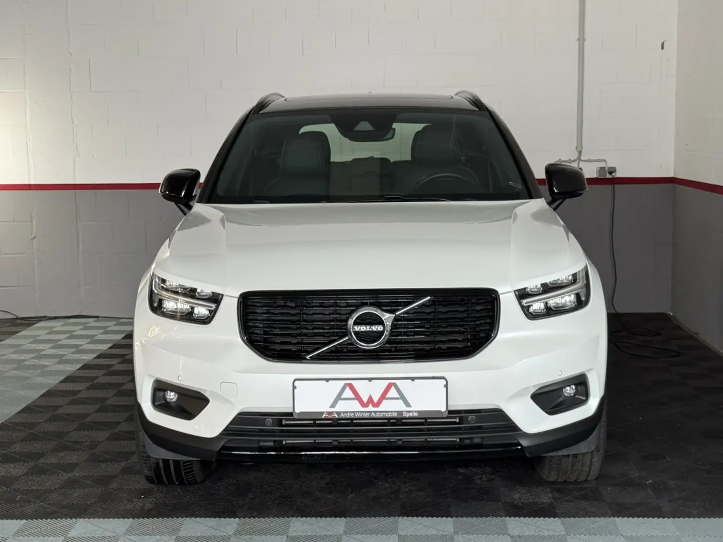 Volvo XC40 T4 R Design AWD Pano Leder ACC AHK HarmanK. Weiß - 2
