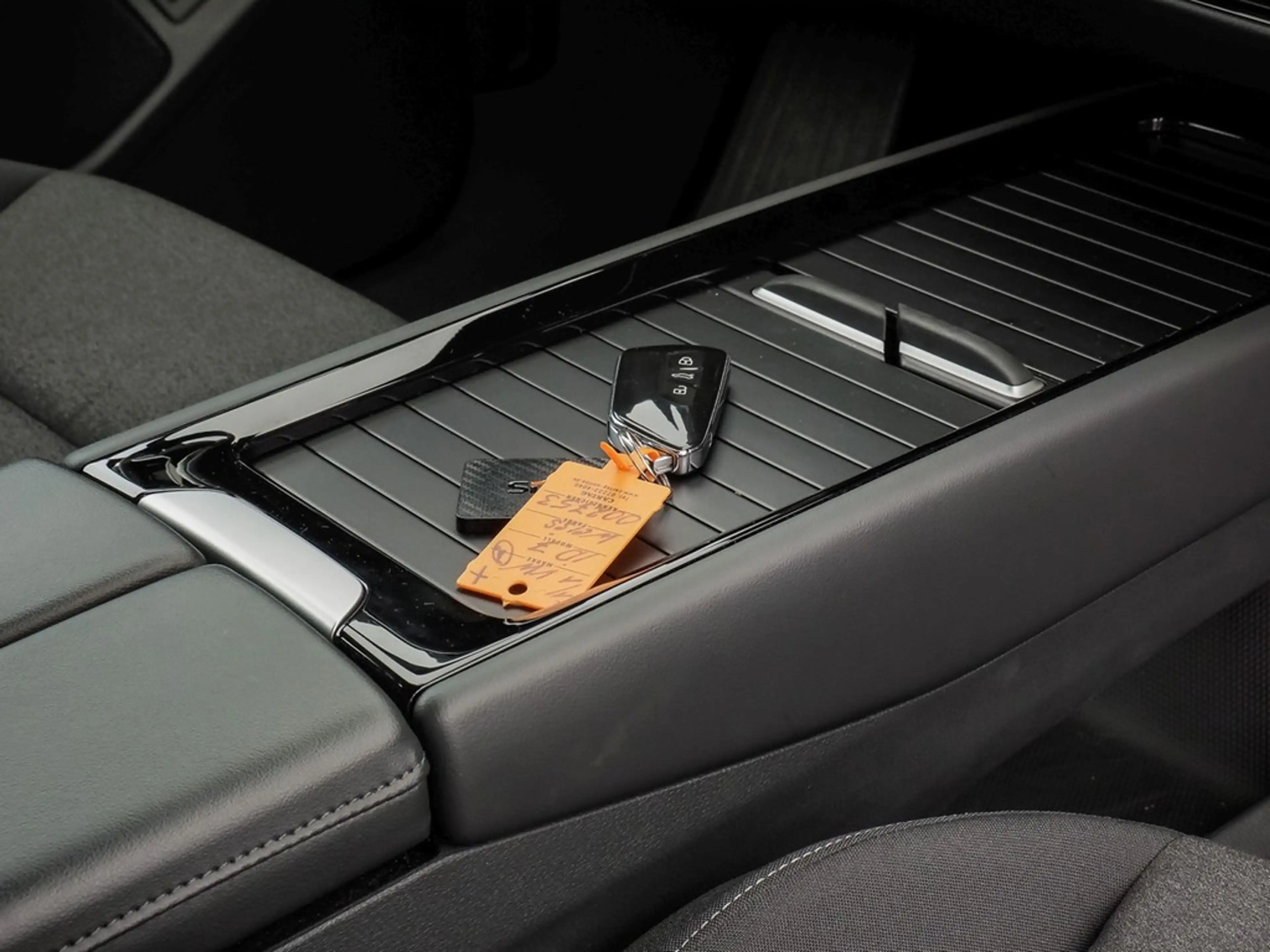 Volkswagen ID.7 Tourer Pro 210 kW 19" ACC AHK Navi SHZ 360° — photo 11