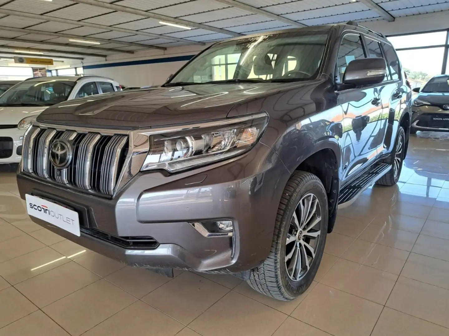 Toyota Land Cruiser 2.8 D4-D A/T 5 porte Executive IVA ESPOSTA Grigio - 1