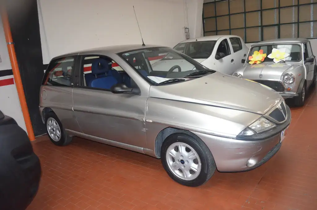 Lancia Y 2002 из Европы — купить под ключ