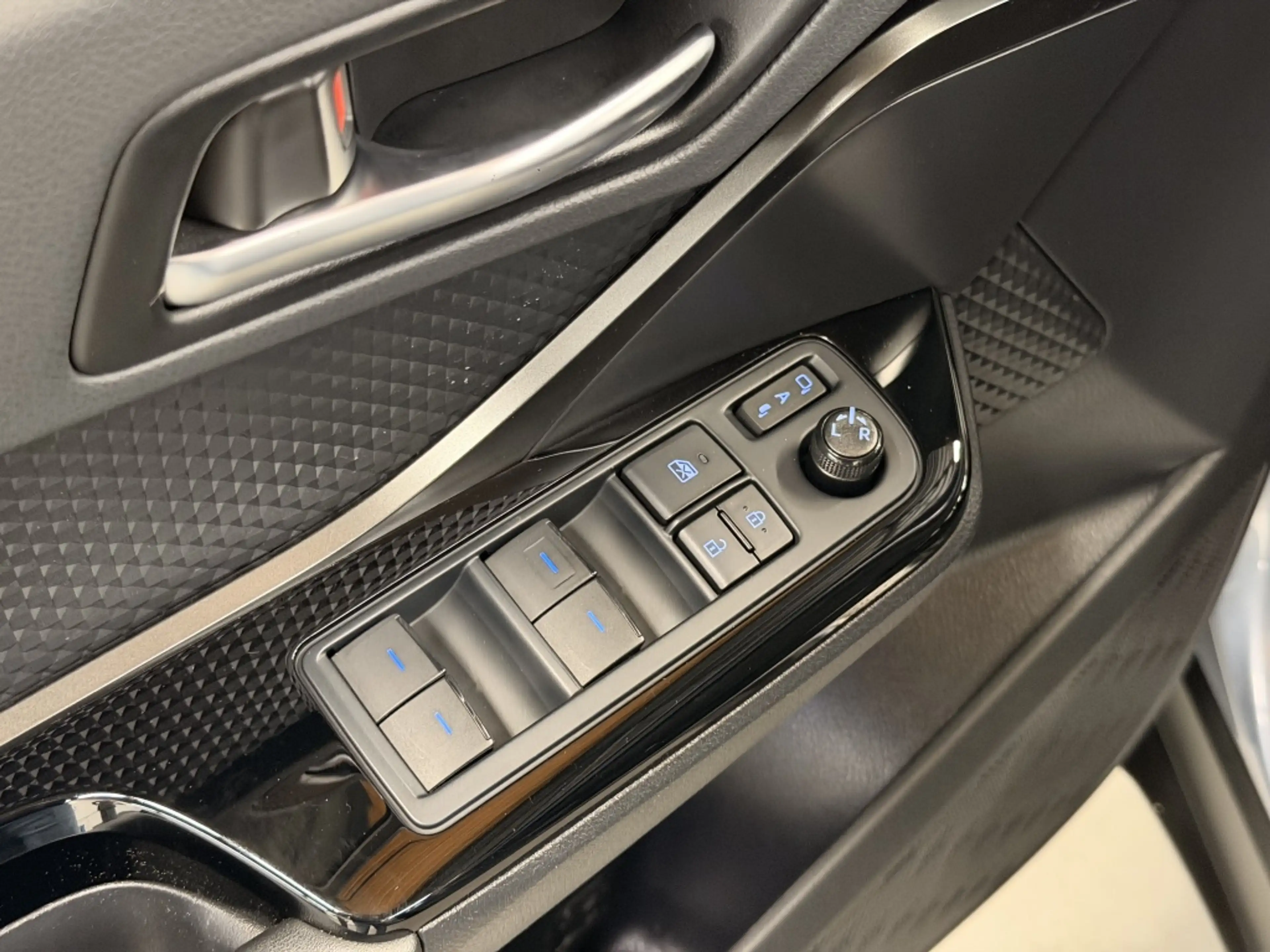 Toyota C-HR 1.8 Hybrid Dynamic | camera | Navigatie | — photo 22