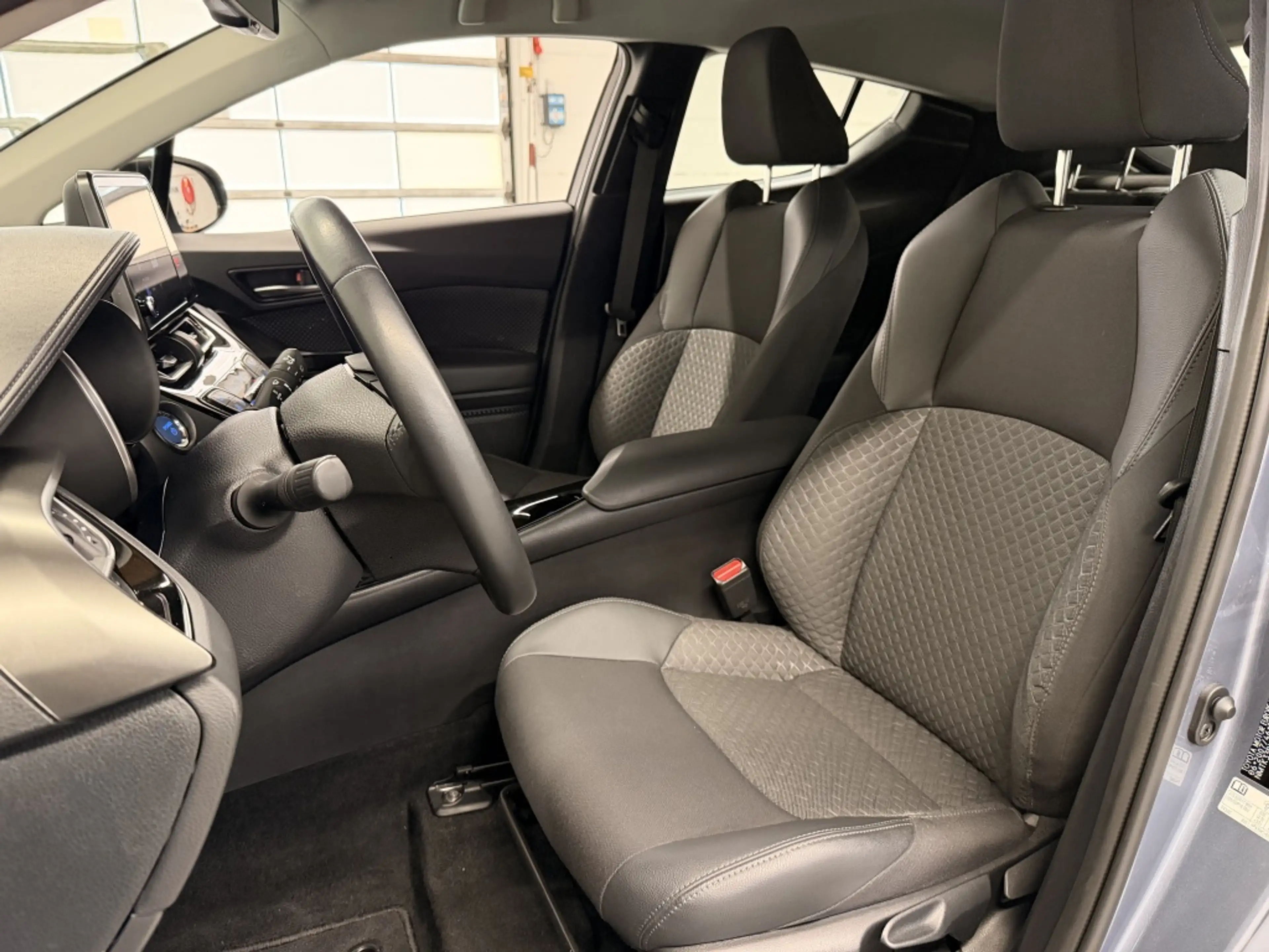 Toyota C-HR 1.8 Hybrid Dynamic | camera | Navigatie | — photo 21