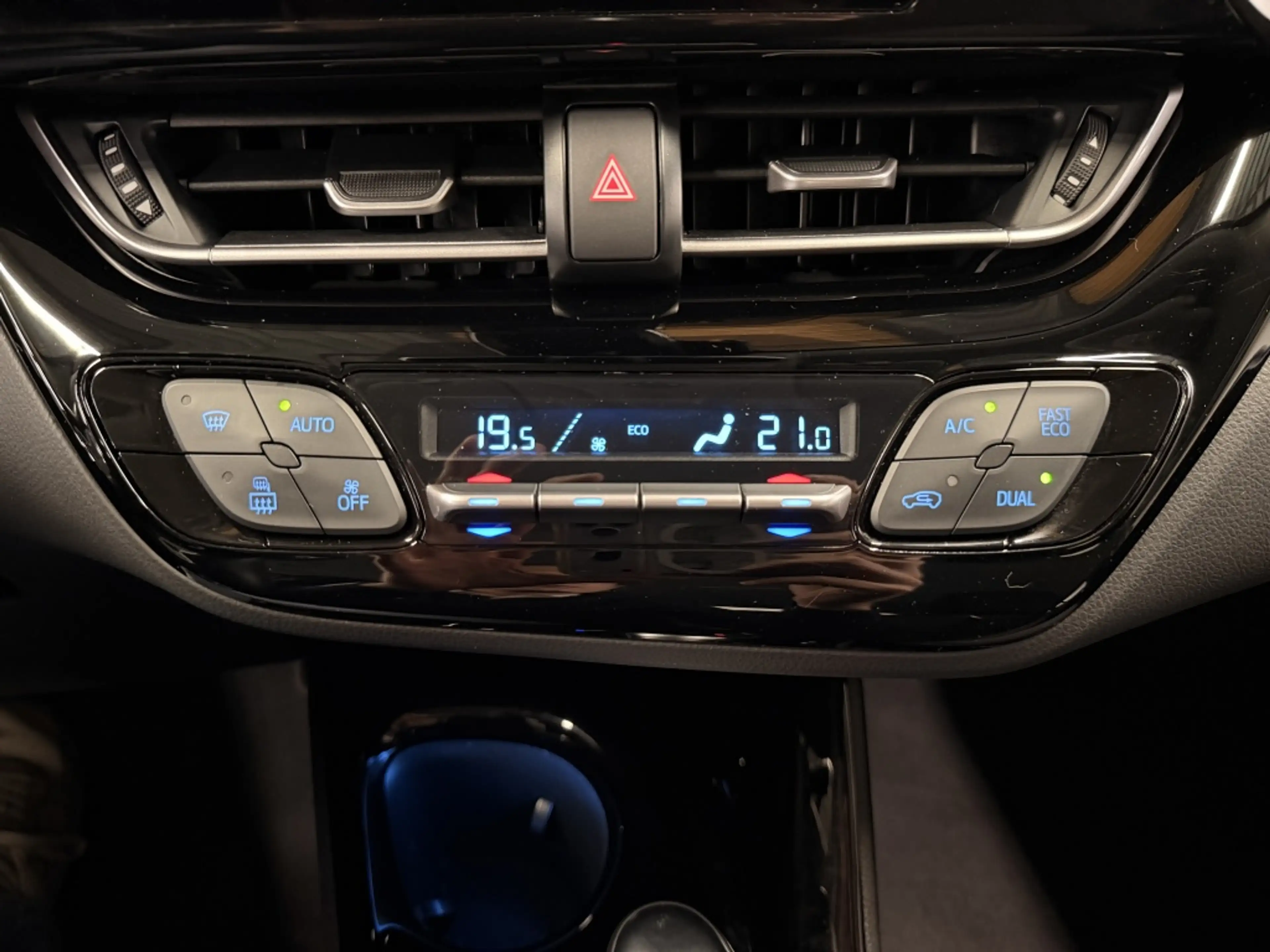 Toyota C-HR 1.8 Hybrid Dynamic | camera | Navigatie | — photo 32