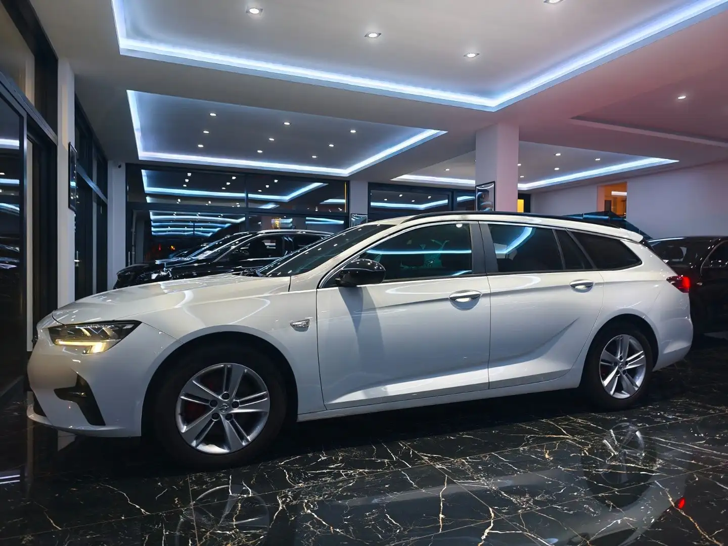 Opel Insignia B Sports Tourer Business Edition NAVI Weiß - 2