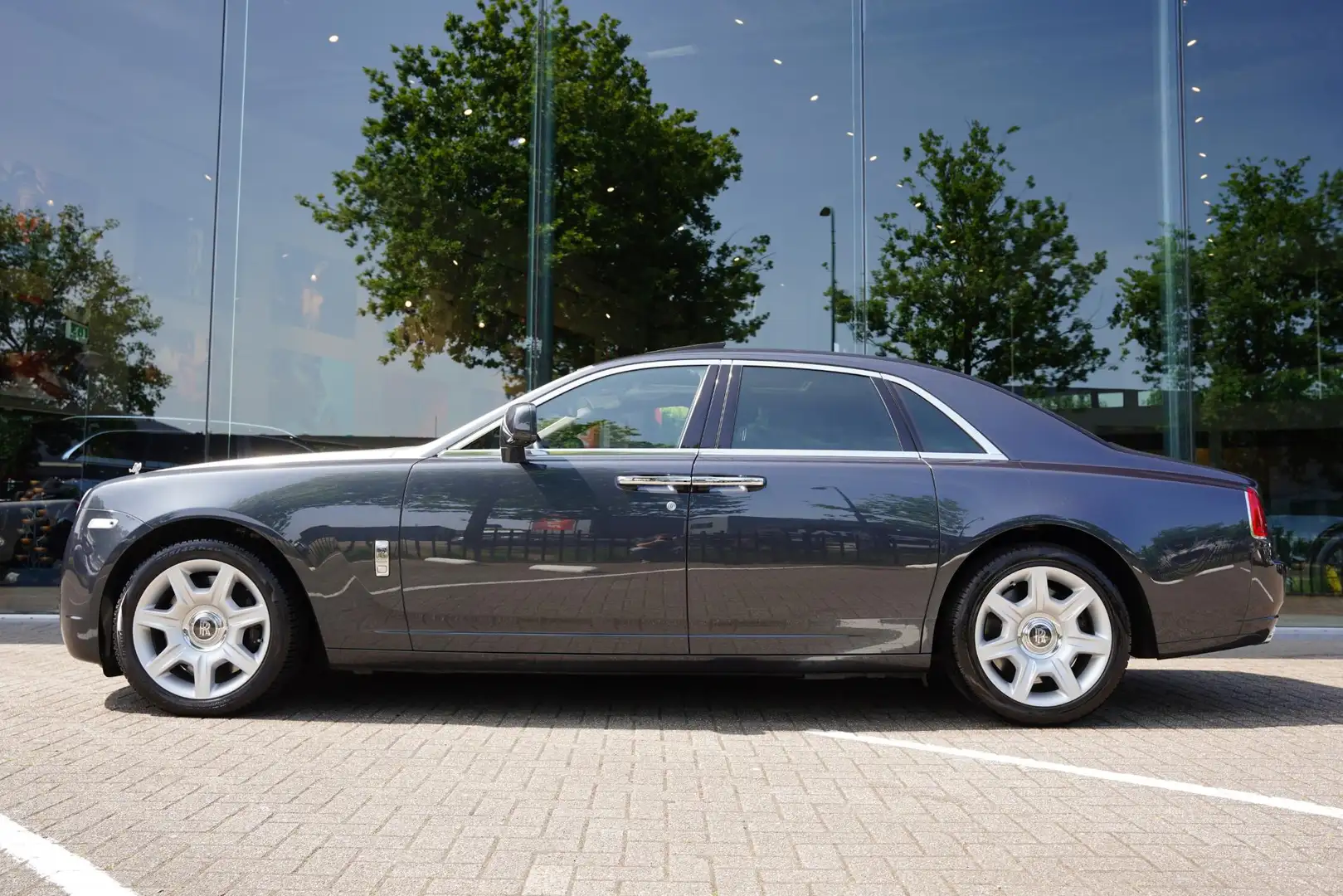 Rolls-Royce Ghost 6.6 V12 Panorama Multimedia Nightvision Grijs - 2