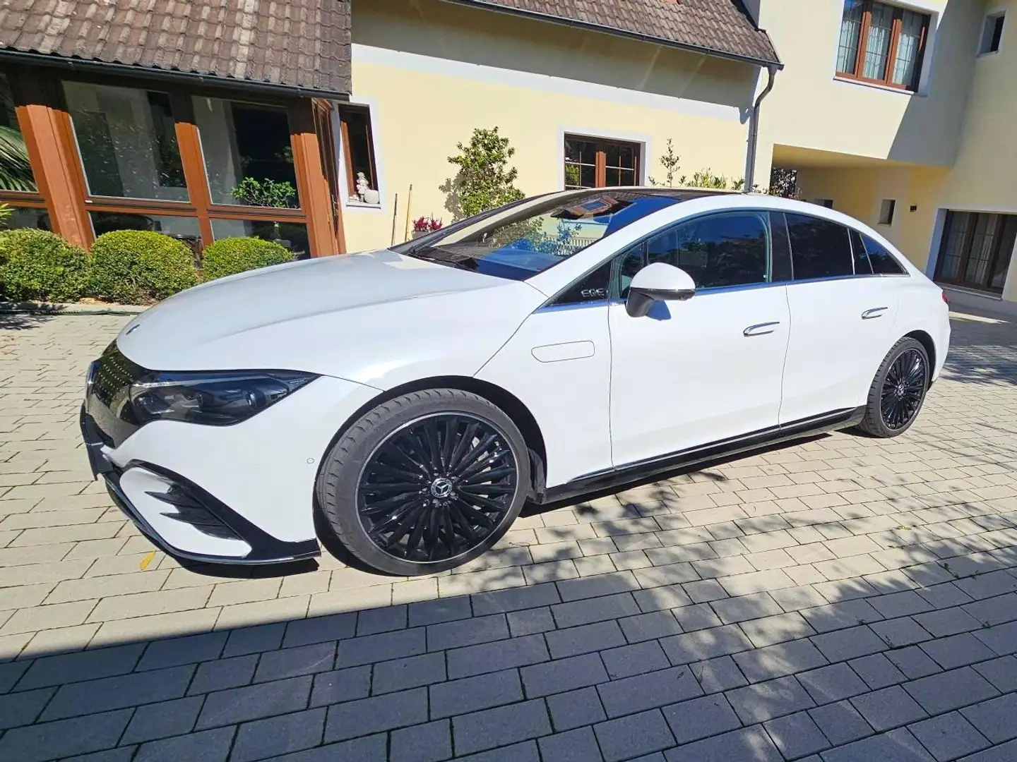 Mercedes-Benz EQE 350 EQE 350 90,6kWh Aut. Weiß - 1