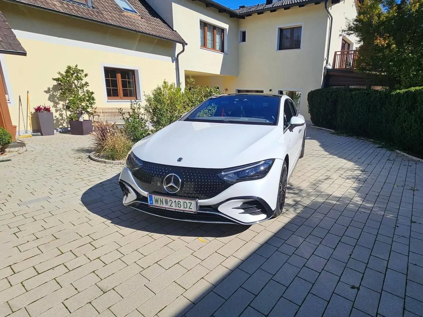 Mercedes-Benz EQE 350 EQE 350 90,6kWh Aut. Weiß - 2