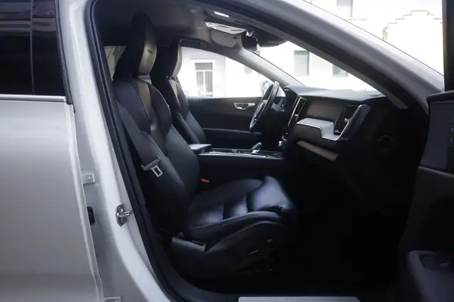 Volvo XC60 view 10