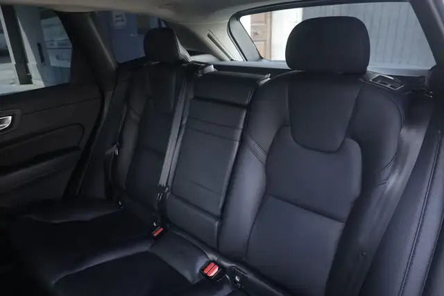 Volvo XC60 view 3