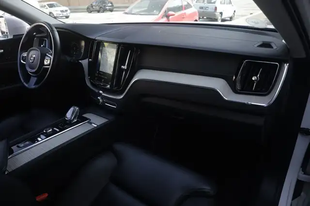 Volvo XC60 view 8