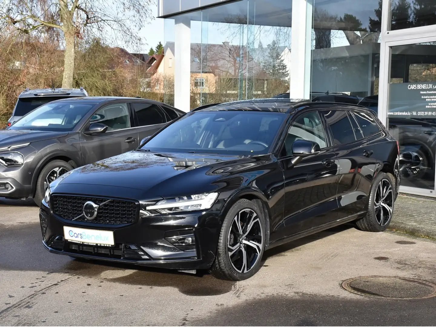 Volvo V60 2.0 B4 Plus Dark Gear. CUIR MEM PANO CAM360 HARMAN Noir - 2