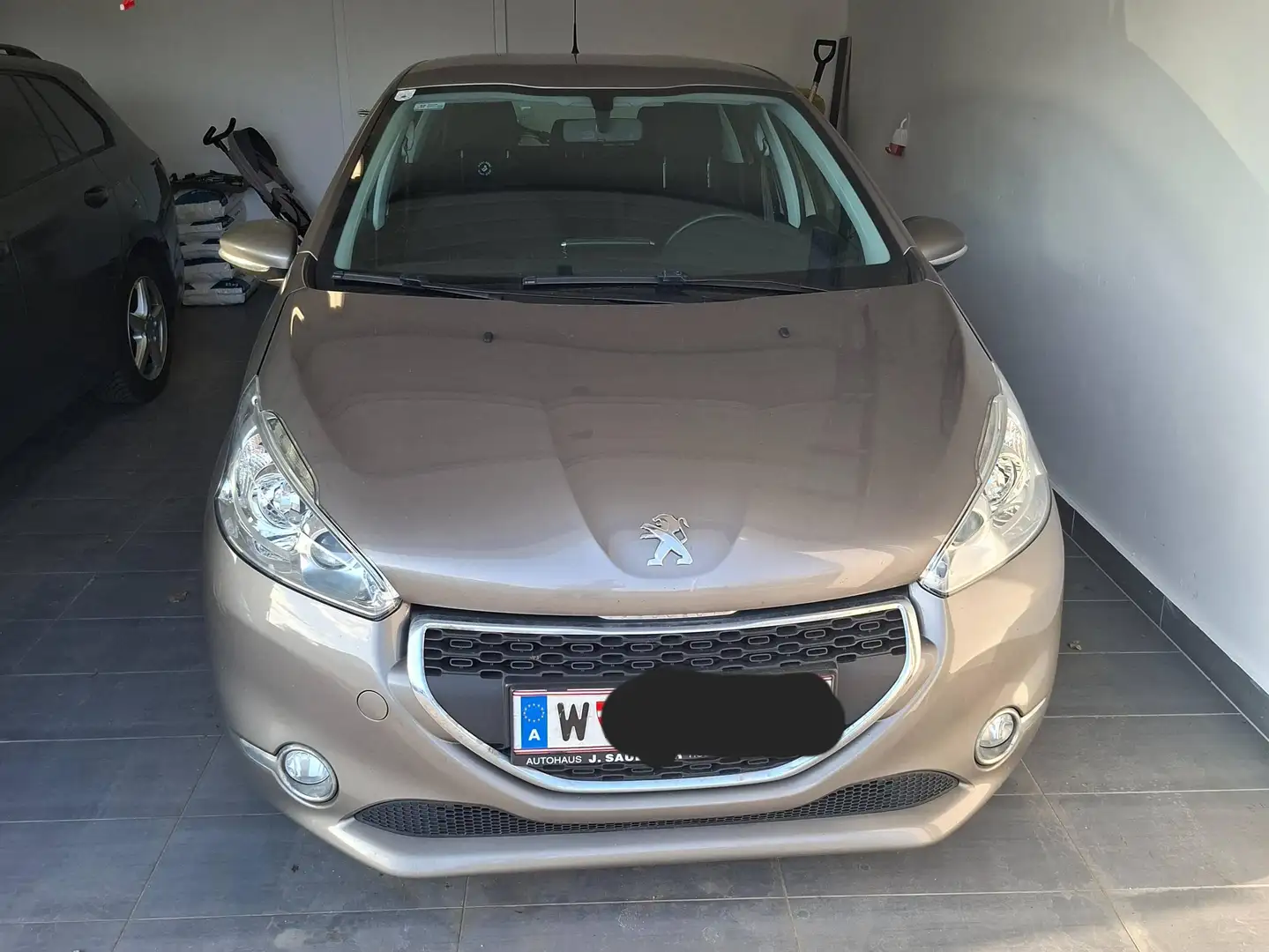 Peugeot 208 208 Active 1,4 HDI 68 FAP Active Beige - 1