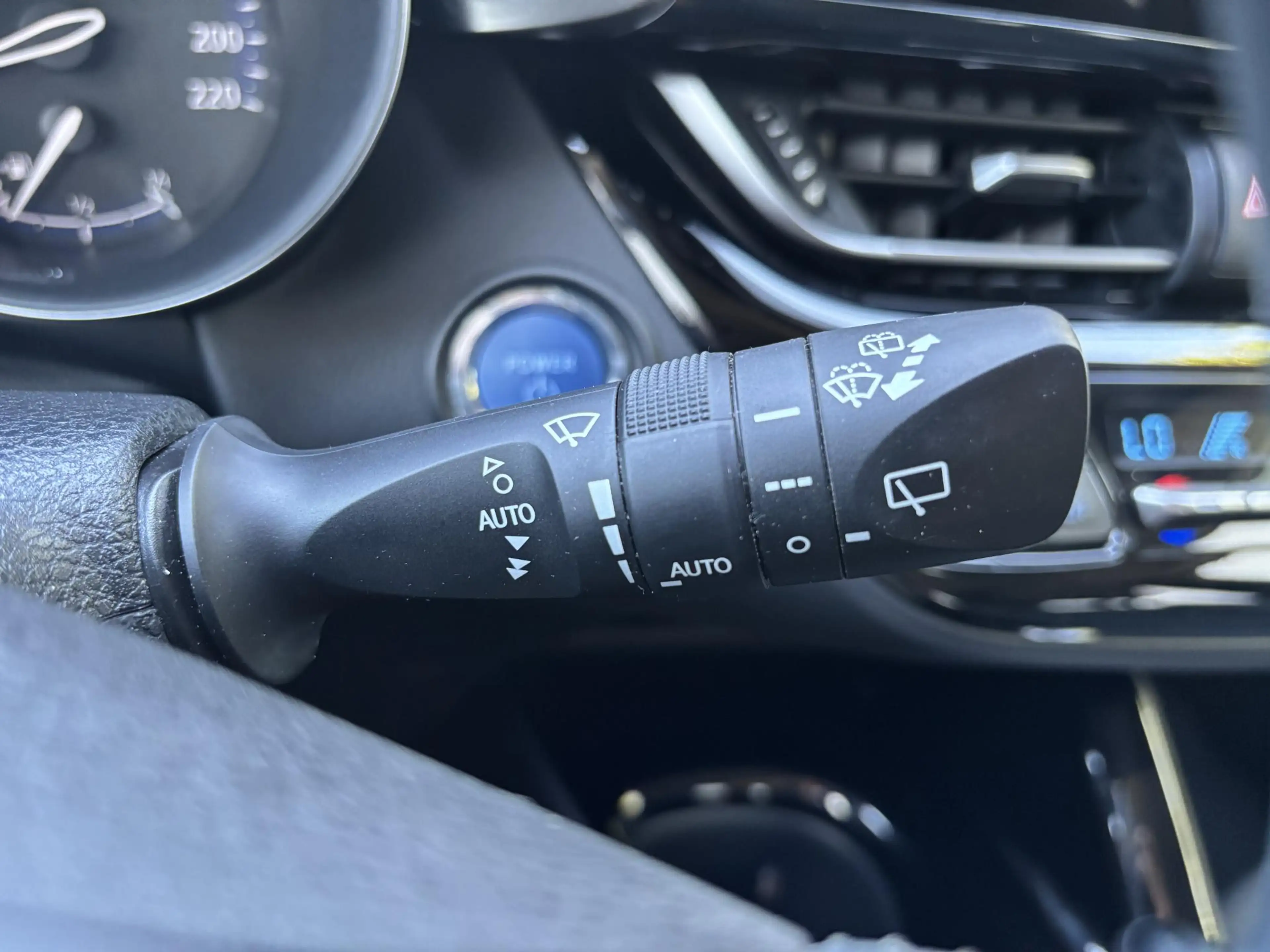 Toyota C-HR 1.8 Hybrid Dynamic l Apple Carplay/Android Auto l — photo 25