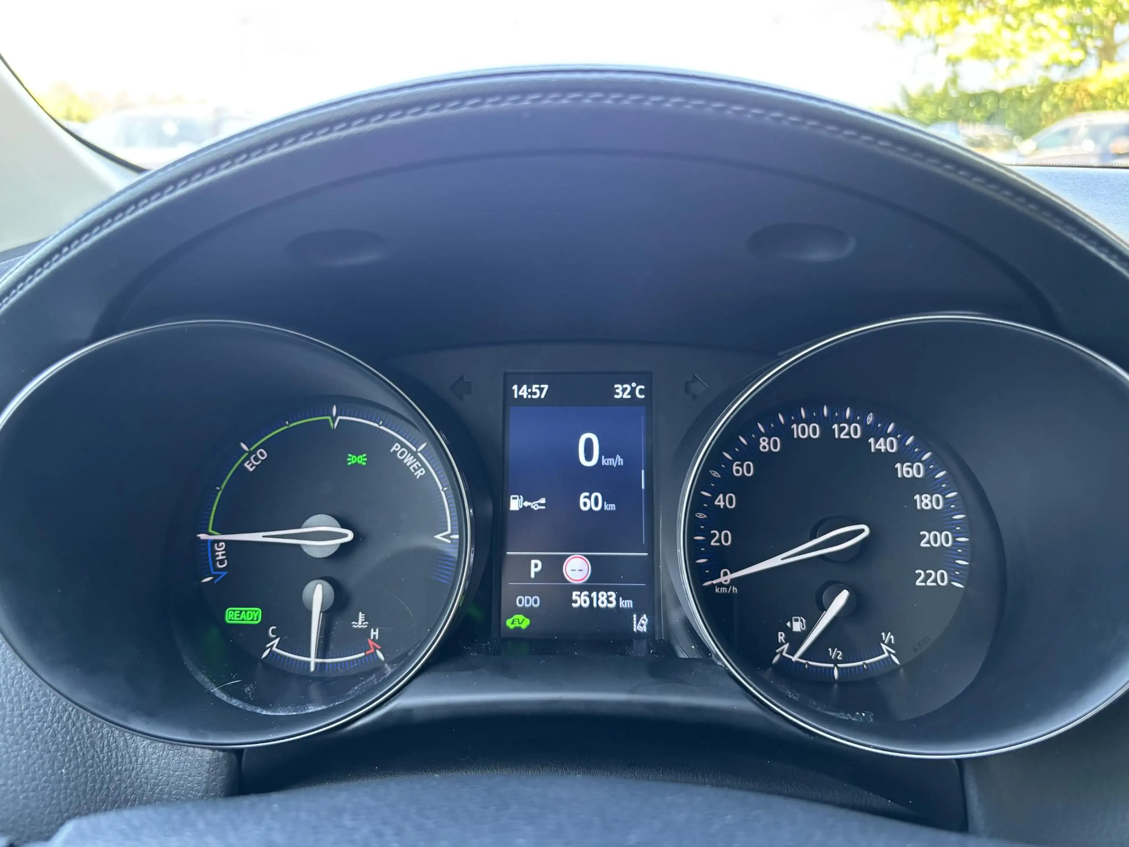 Toyota C-HR 1.8 Hybrid Dynamic l Apple Carplay/Android Auto l — photo 4