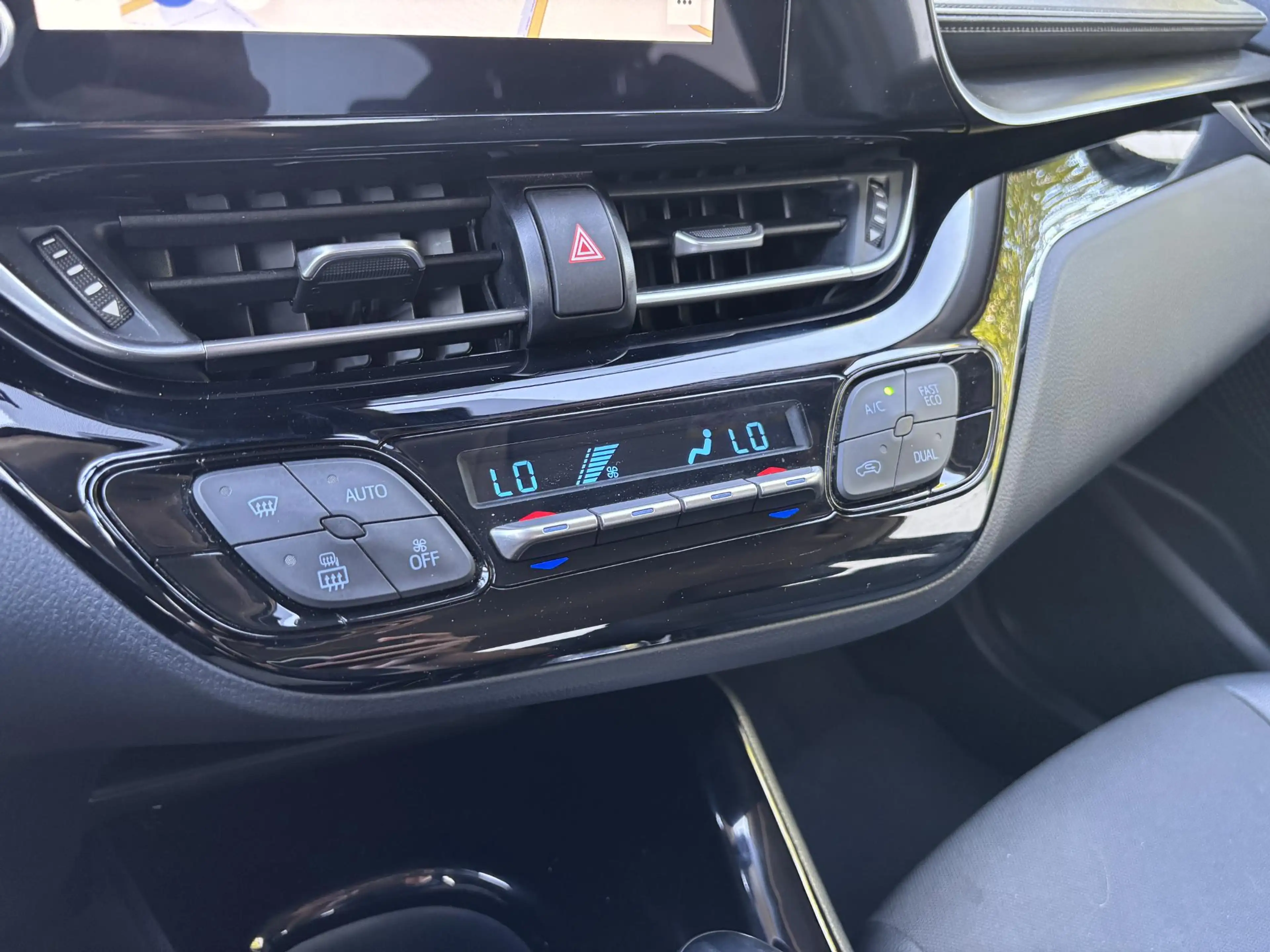 Toyota C-HR 1.8 Hybrid Dynamic l Apple Carplay/Android Auto l — photo 13