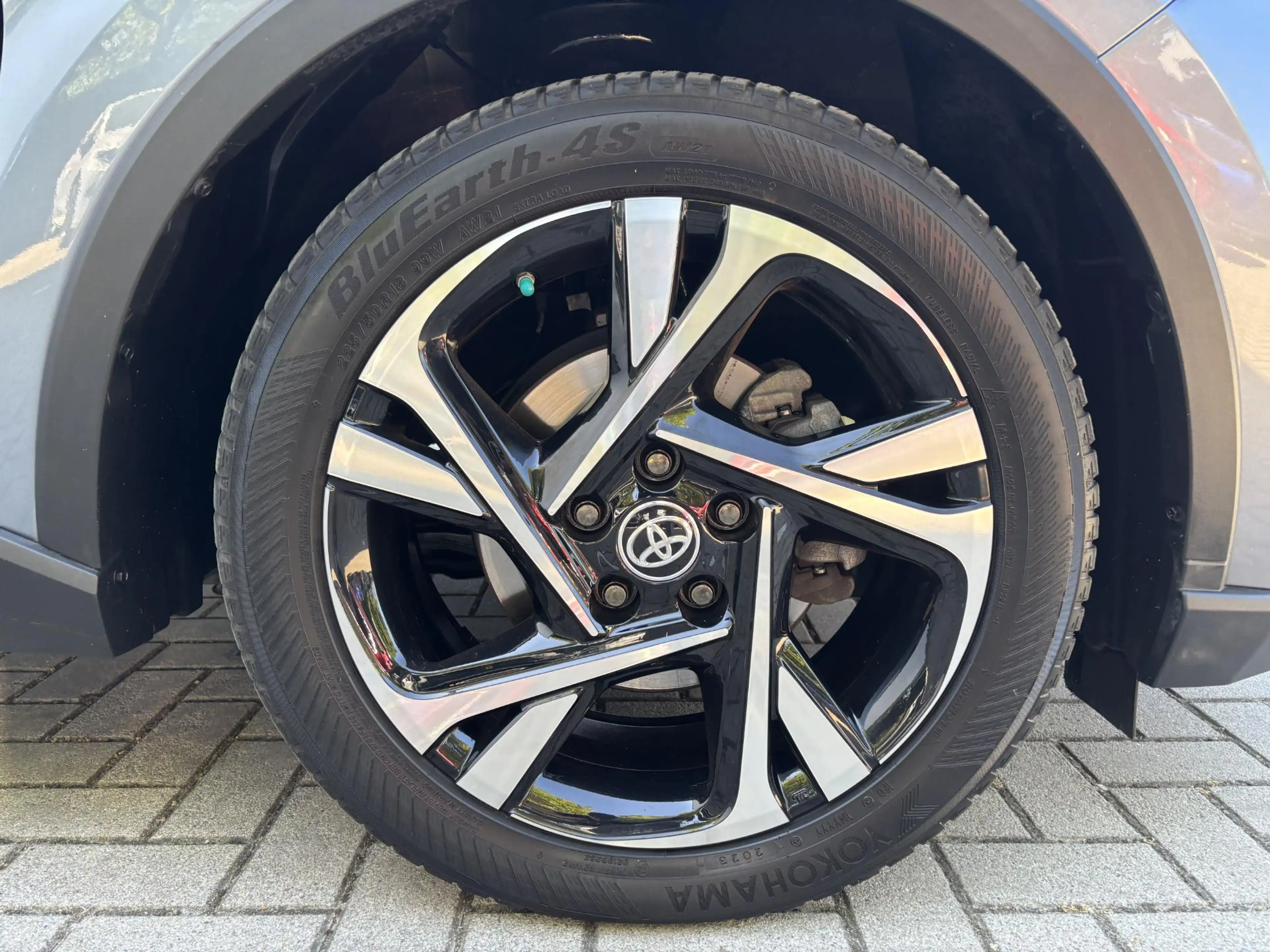 Toyota C-HR 1.8 Hybrid Dynamic l Apple Carplay/Android Auto l — photo 30