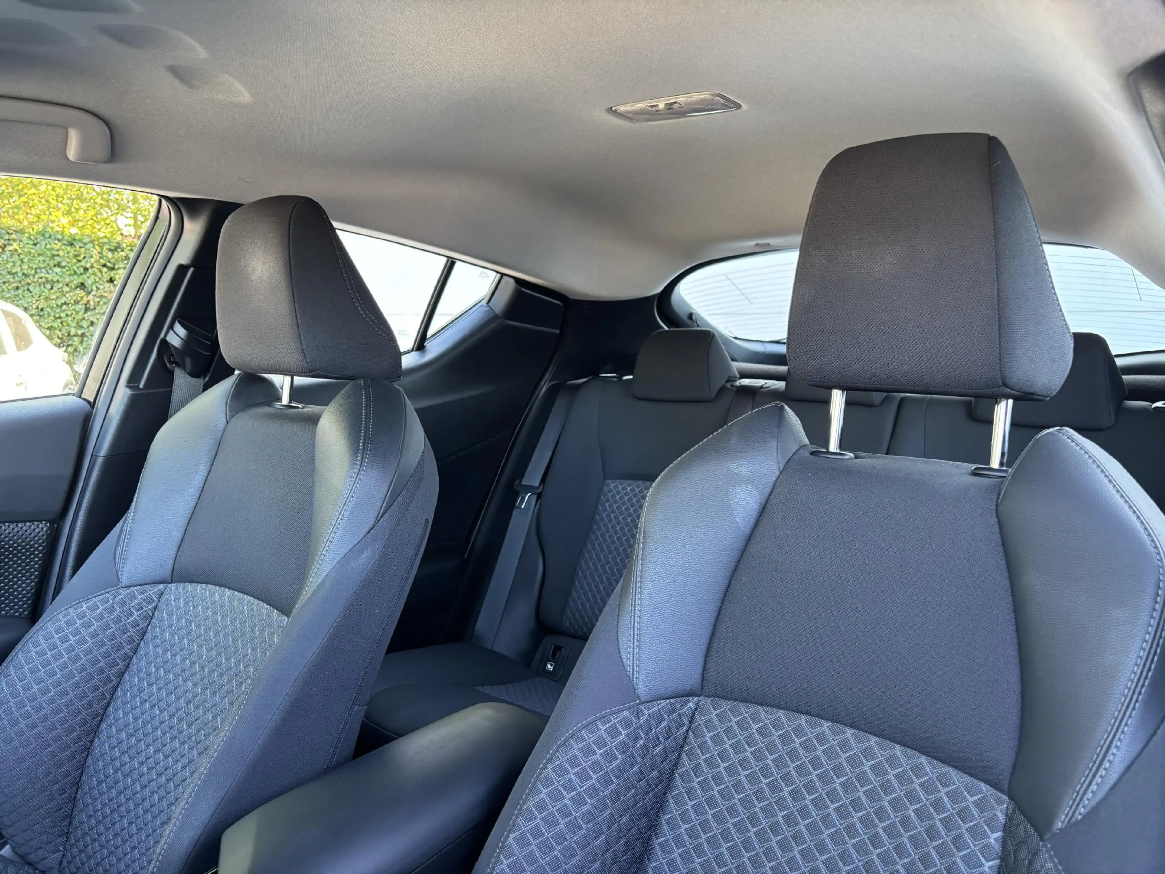 Toyota C-HR 1.8 Hybrid Dynamic l Apple Carplay/Android Auto l — photo 7
