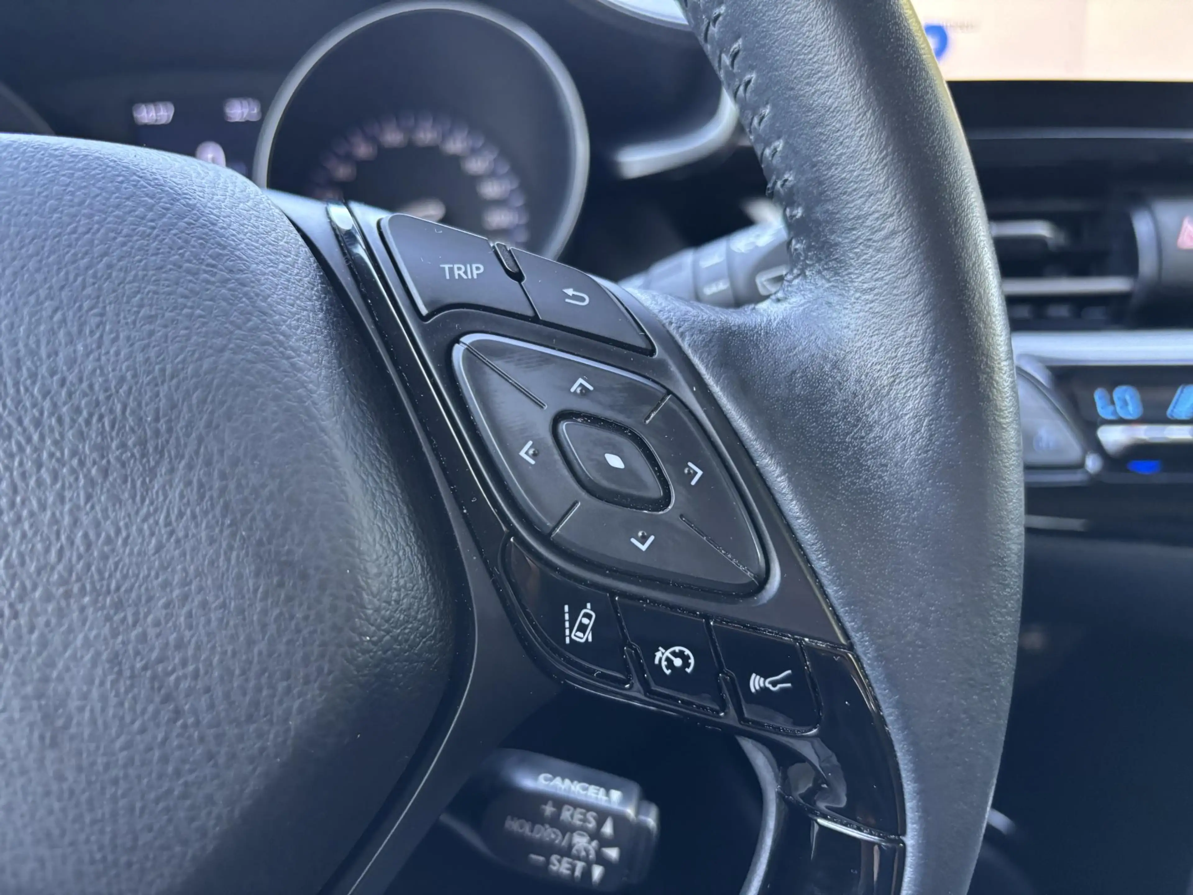 Toyota C-HR 1.8 Hybrid Dynamic l Apple Carplay/Android Auto l — photo 23