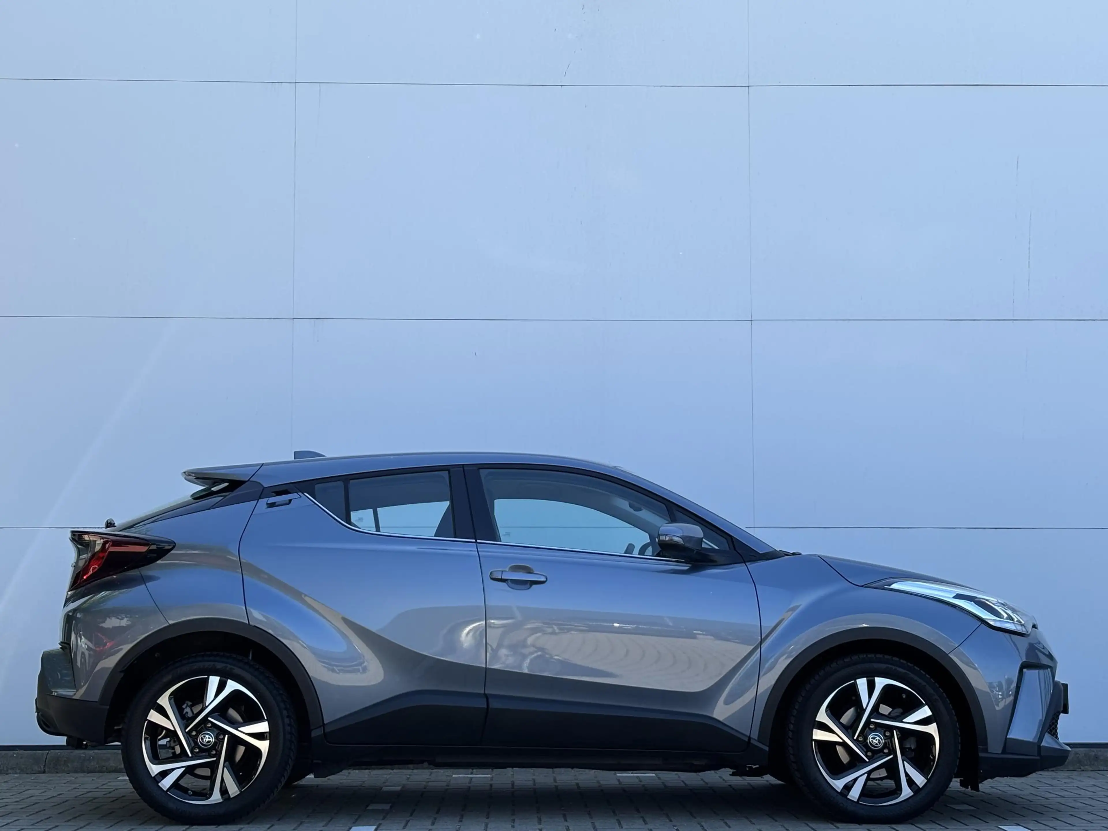 Toyota C-HR 1.8 Hybrid Dynamic l Apple Carplay/Android Auto l — photo 18