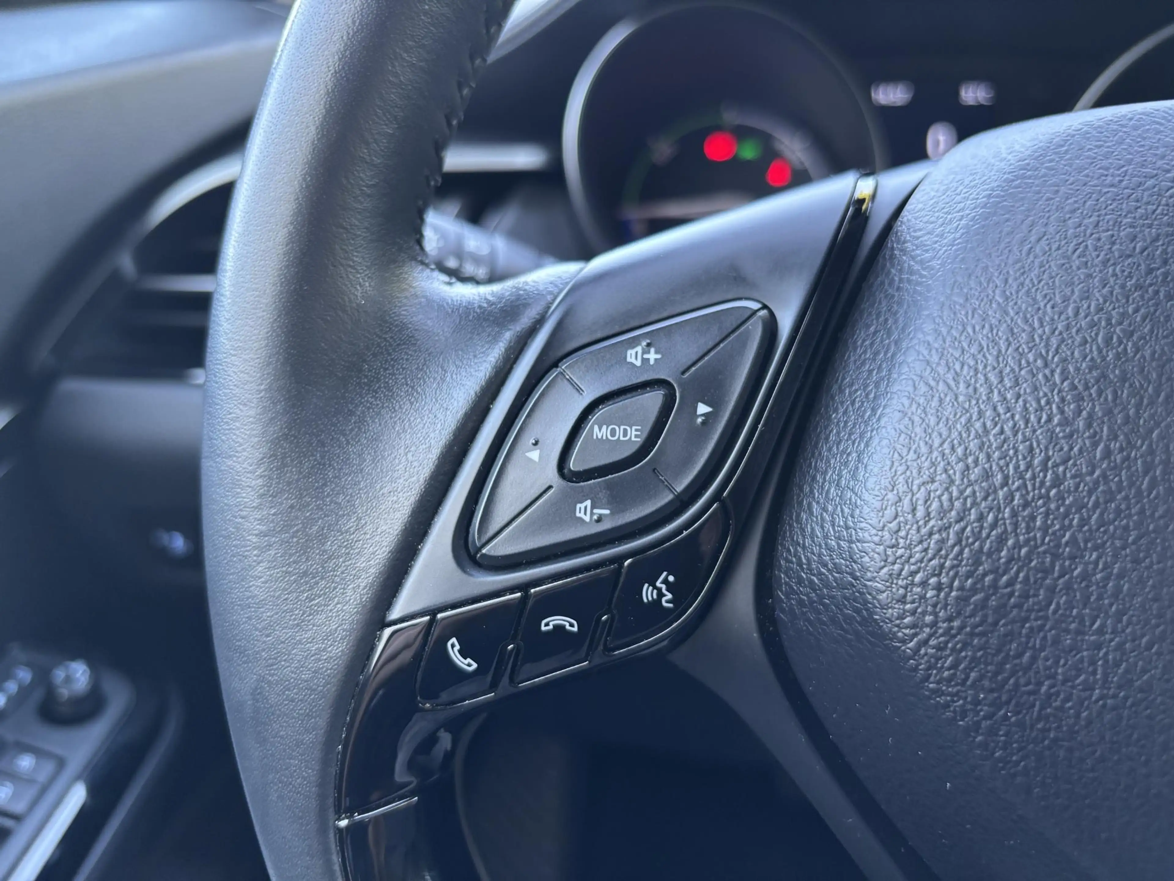 Toyota C-HR 1.8 Hybrid Dynamic l Apple Carplay/Android Auto l — photo 22