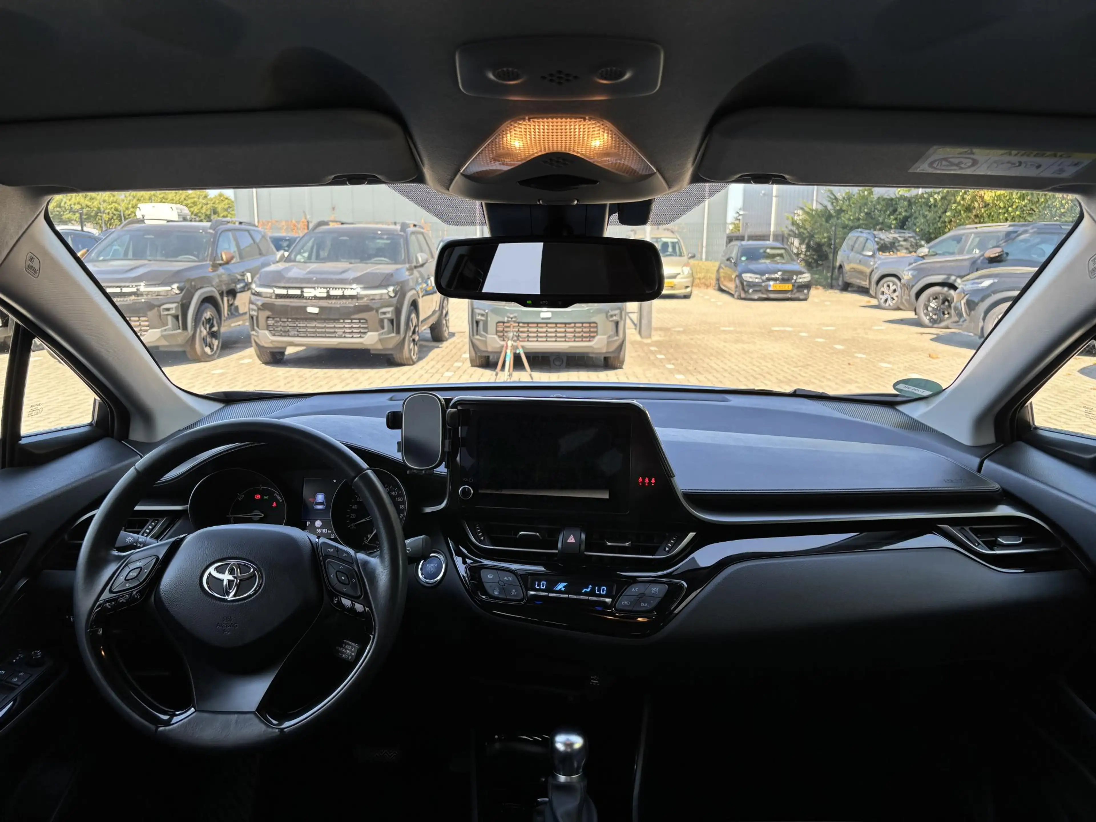 Toyota C-HR 1.8 Hybrid Dynamic l Apple Carplay/Android Auto l — photo 3