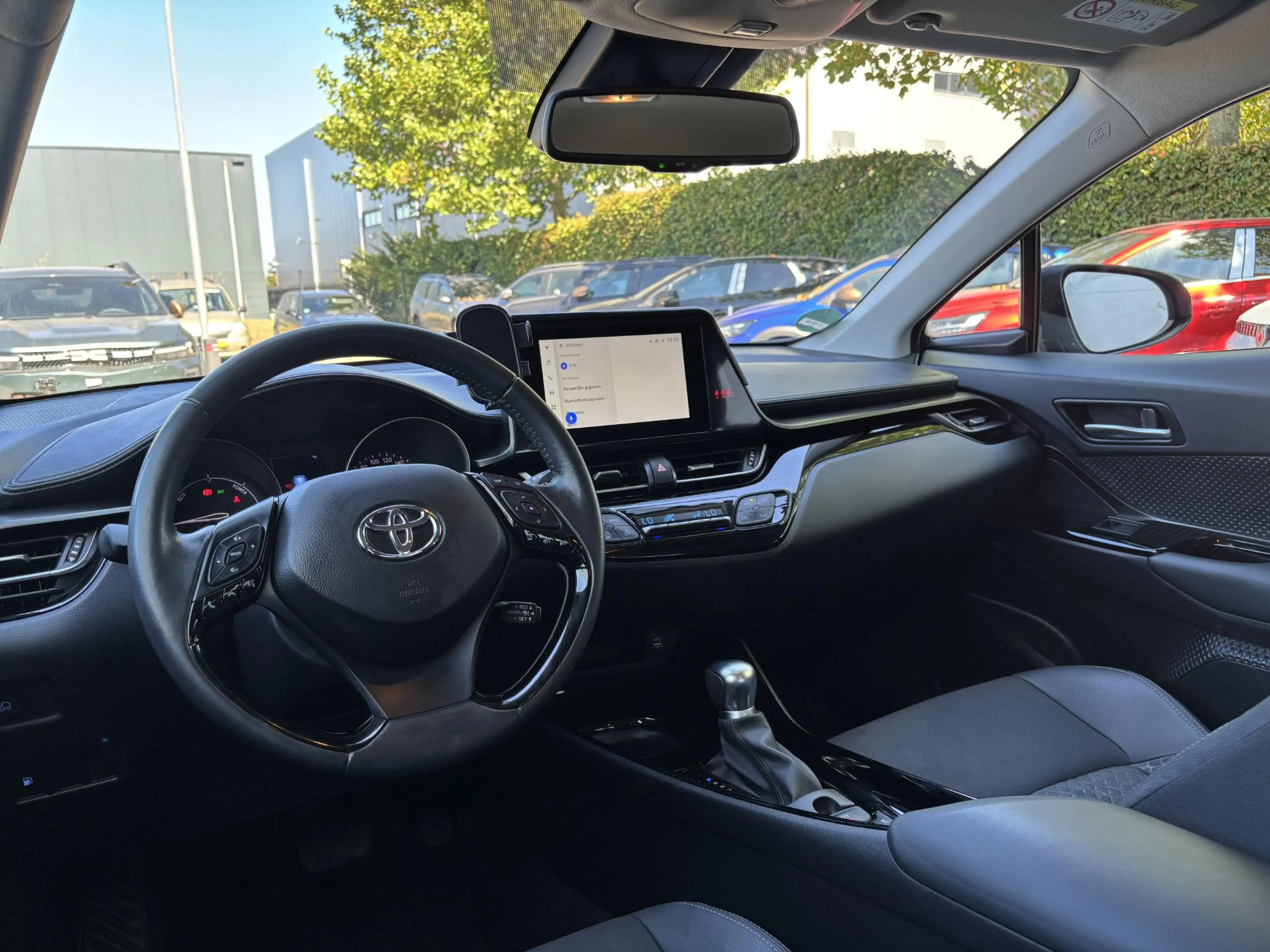 Toyota C-HR 1.8 Hybrid Dynamic l Apple Carplay/Android Auto l — photo 28