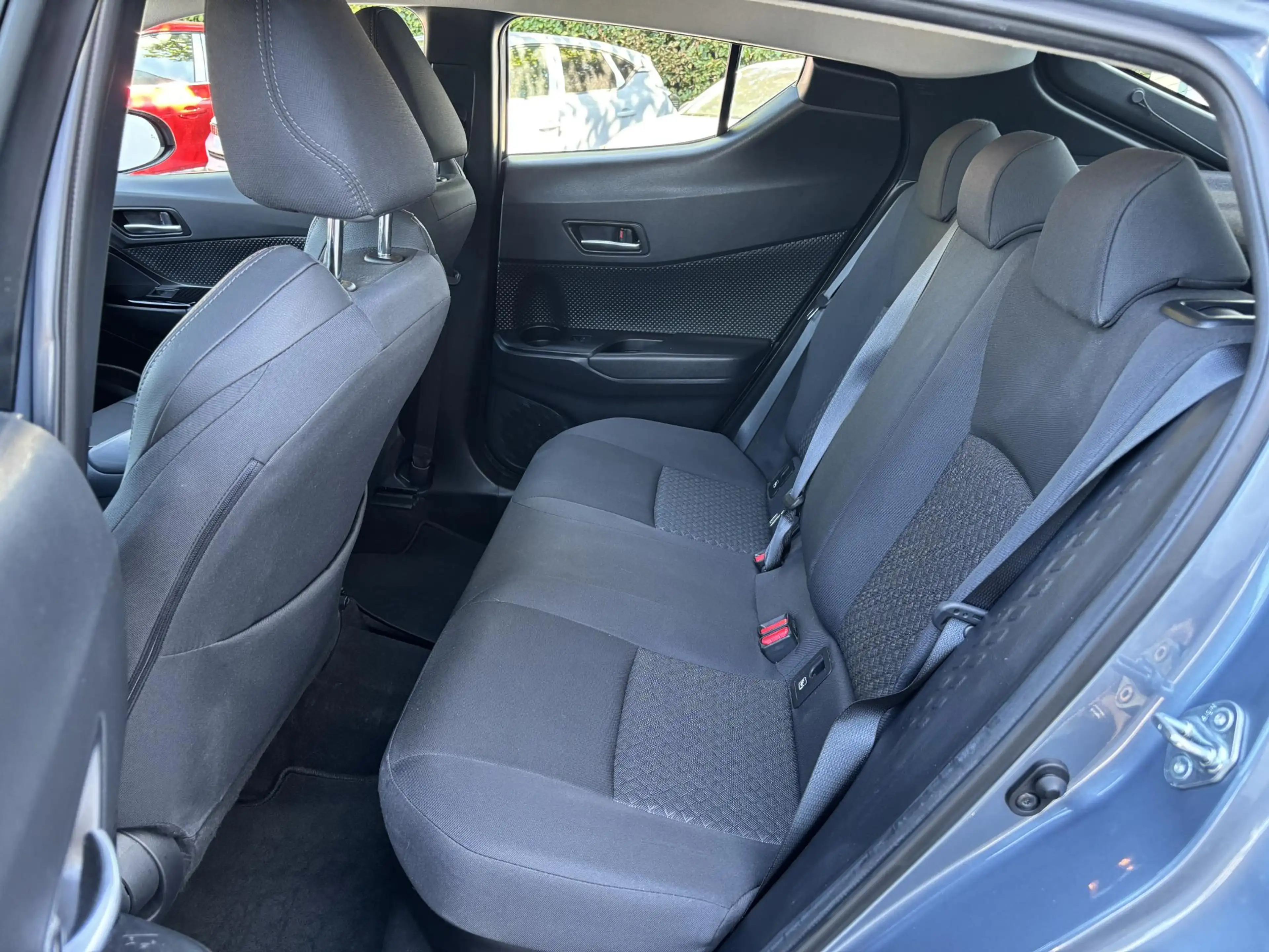 Toyota C-HR 1.8 Hybrid Dynamic l Apple Carplay/Android Auto l — photo 8