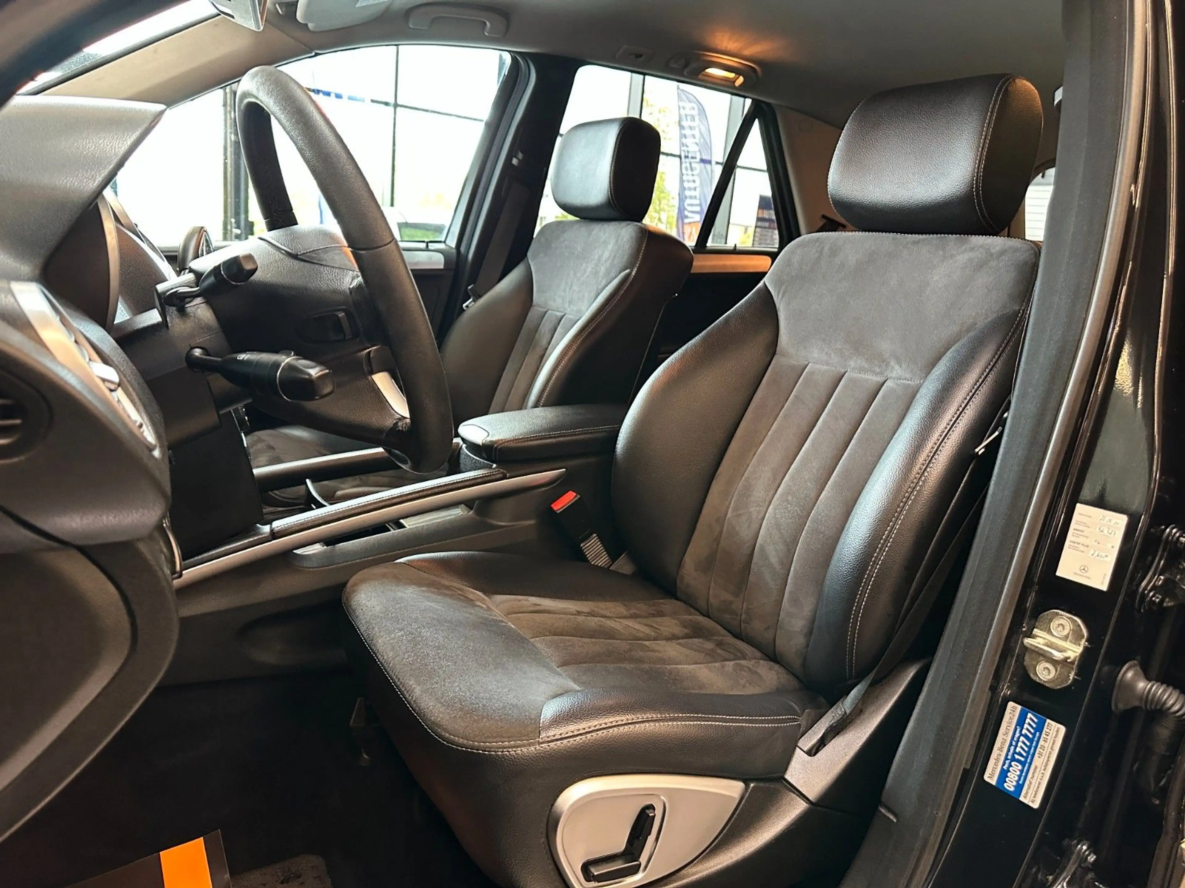 Mercedes-Benz ML 320 *KEYLESS*HARMANKARDON*AMG*TEMPO*NAV* — photo 9