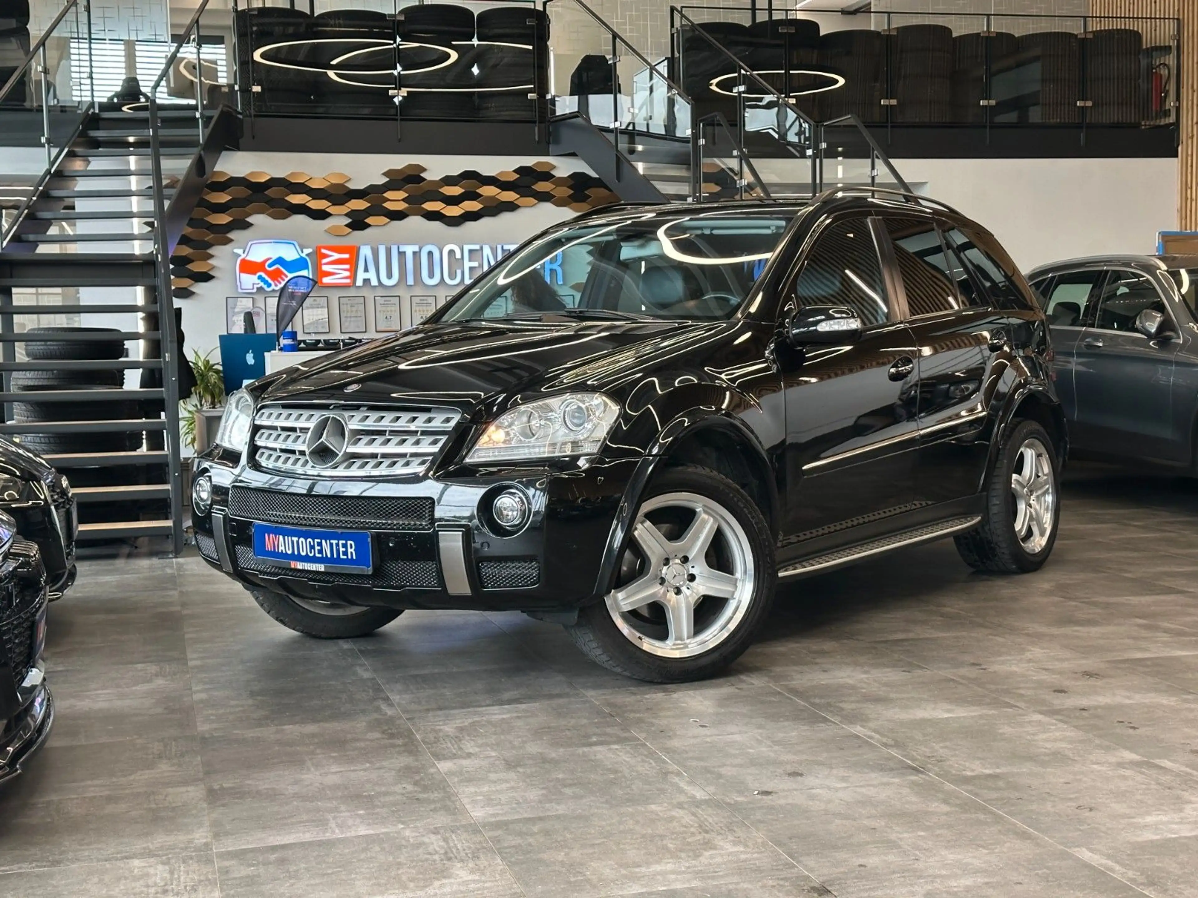 Mercedes-Benz ML 320 *KEYLESS*HARMANKARDON*AMG*TEMPO*NAV*