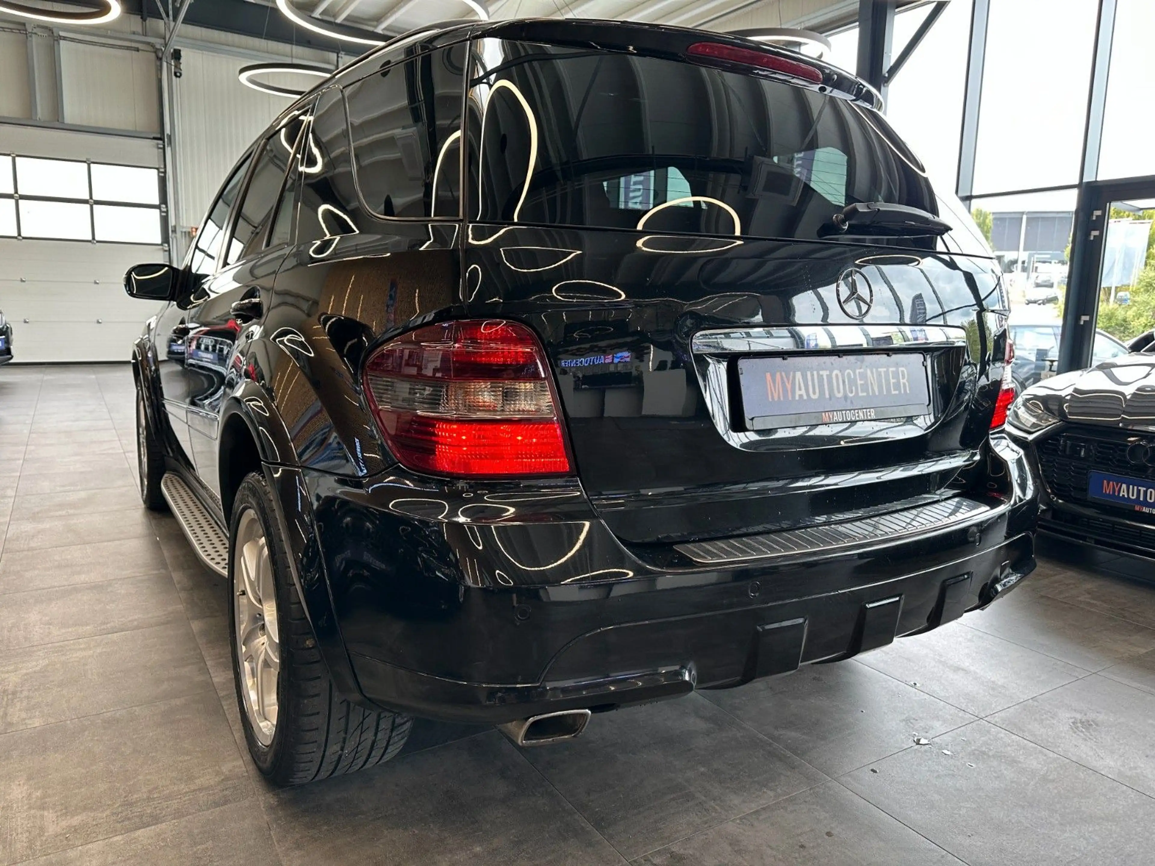 Mercedes-Benz ML 320 *KEYLESS*HARMANKARDON*AMG*TEMPO*NAV* — photo 5