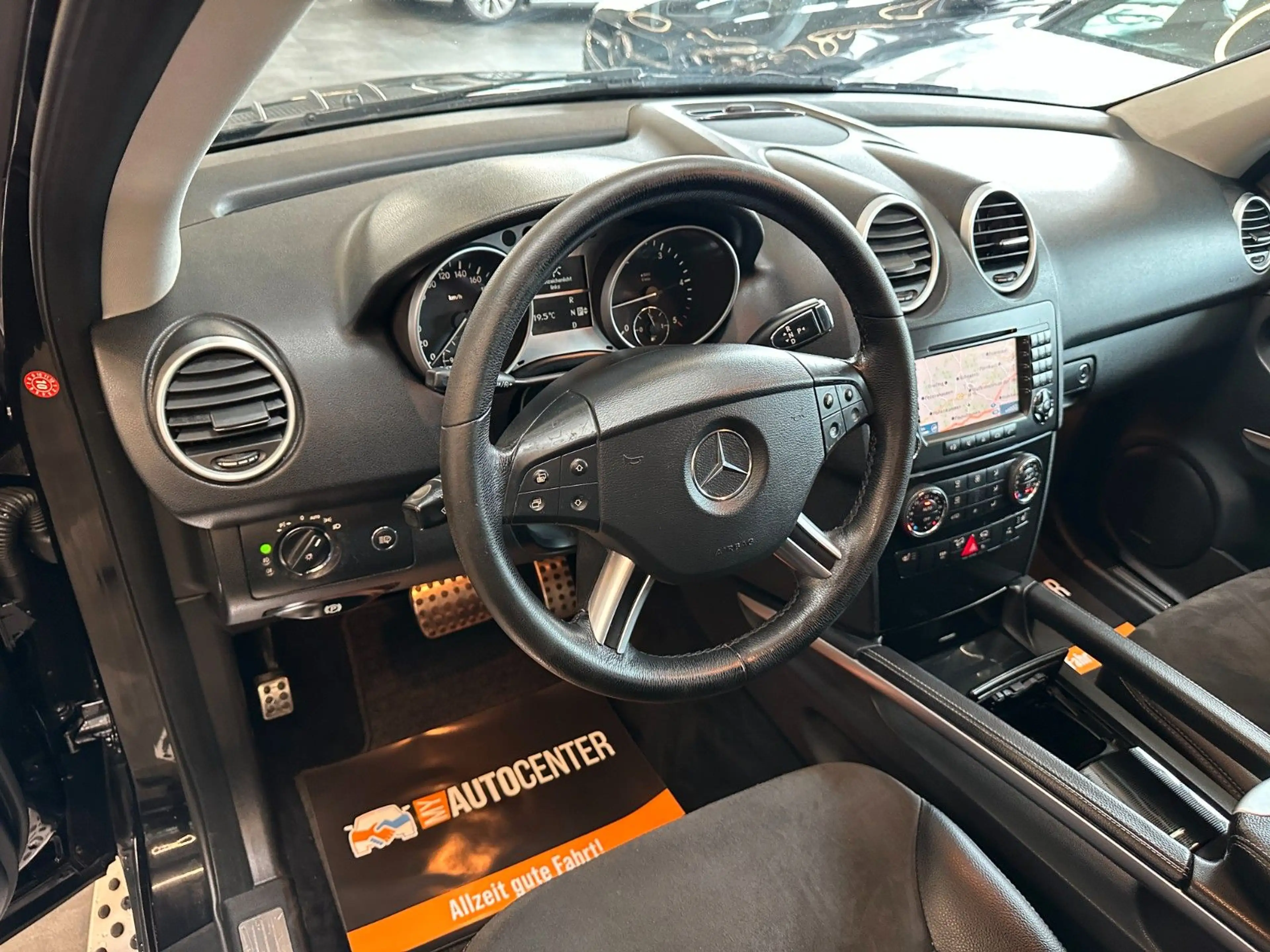 Mercedes-Benz ML 320 *KEYLESS*HARMANKARDON*AMG*TEMPO*NAV* — photo 12