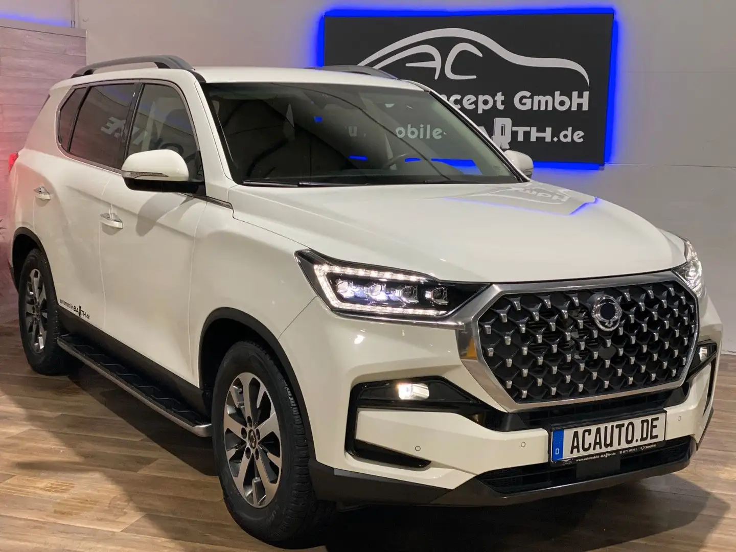 SsangYong Rexton 2.2D Quartz +4WD +8AT +AHK 3,5t Weiß - 2